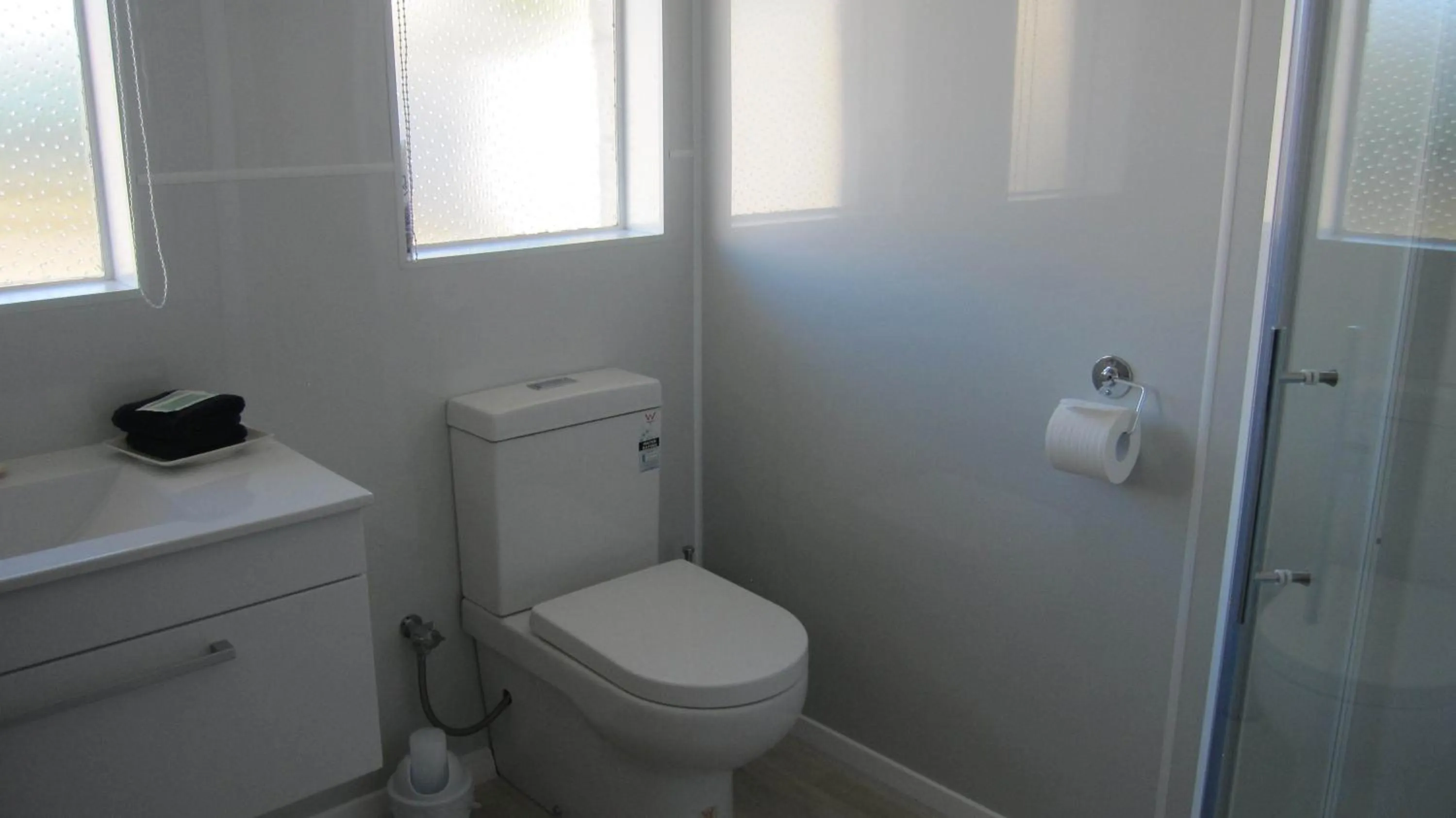 Bathroom in Cromwell Motel