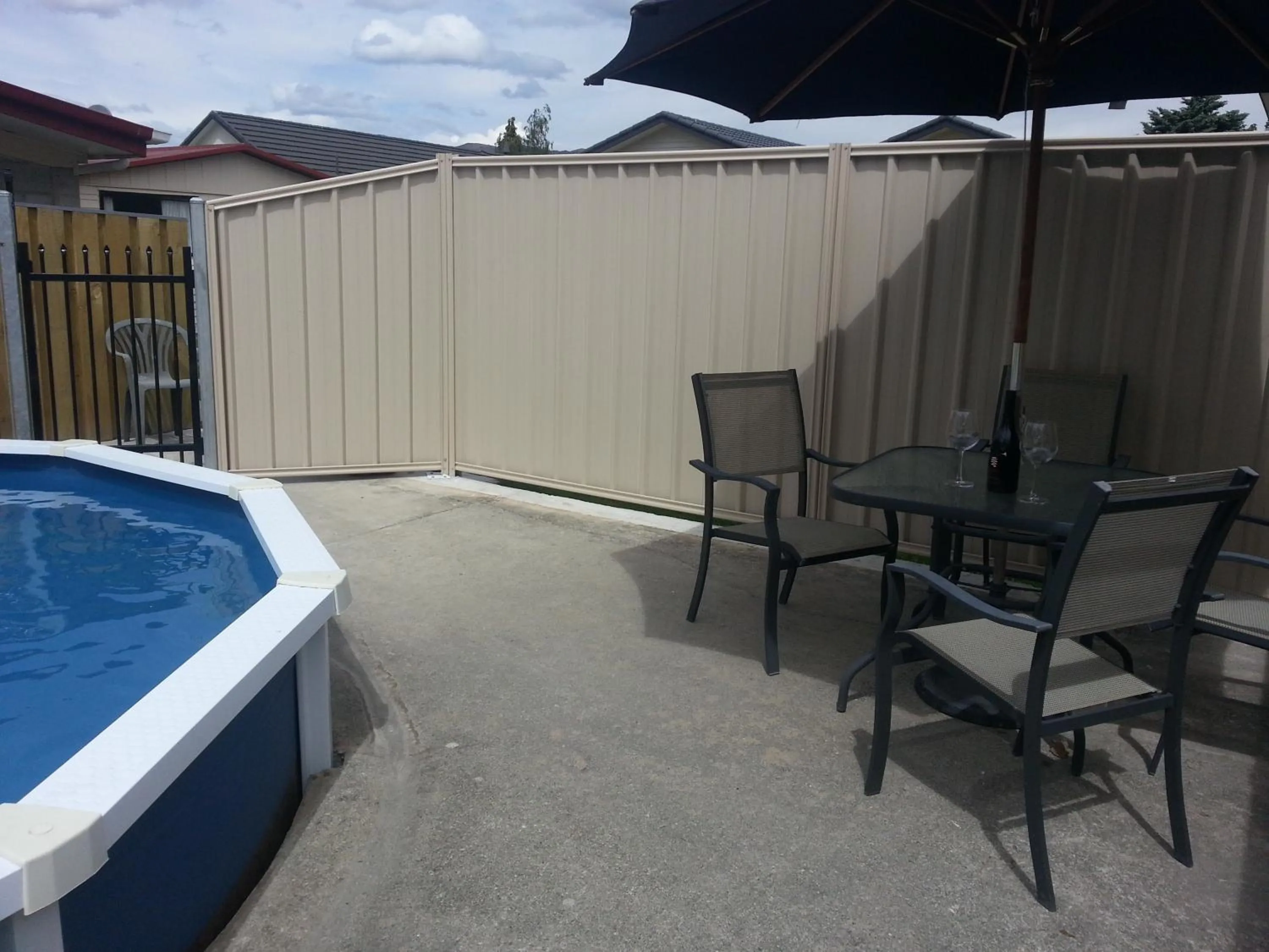 Swimming pool in Cromwell Motel