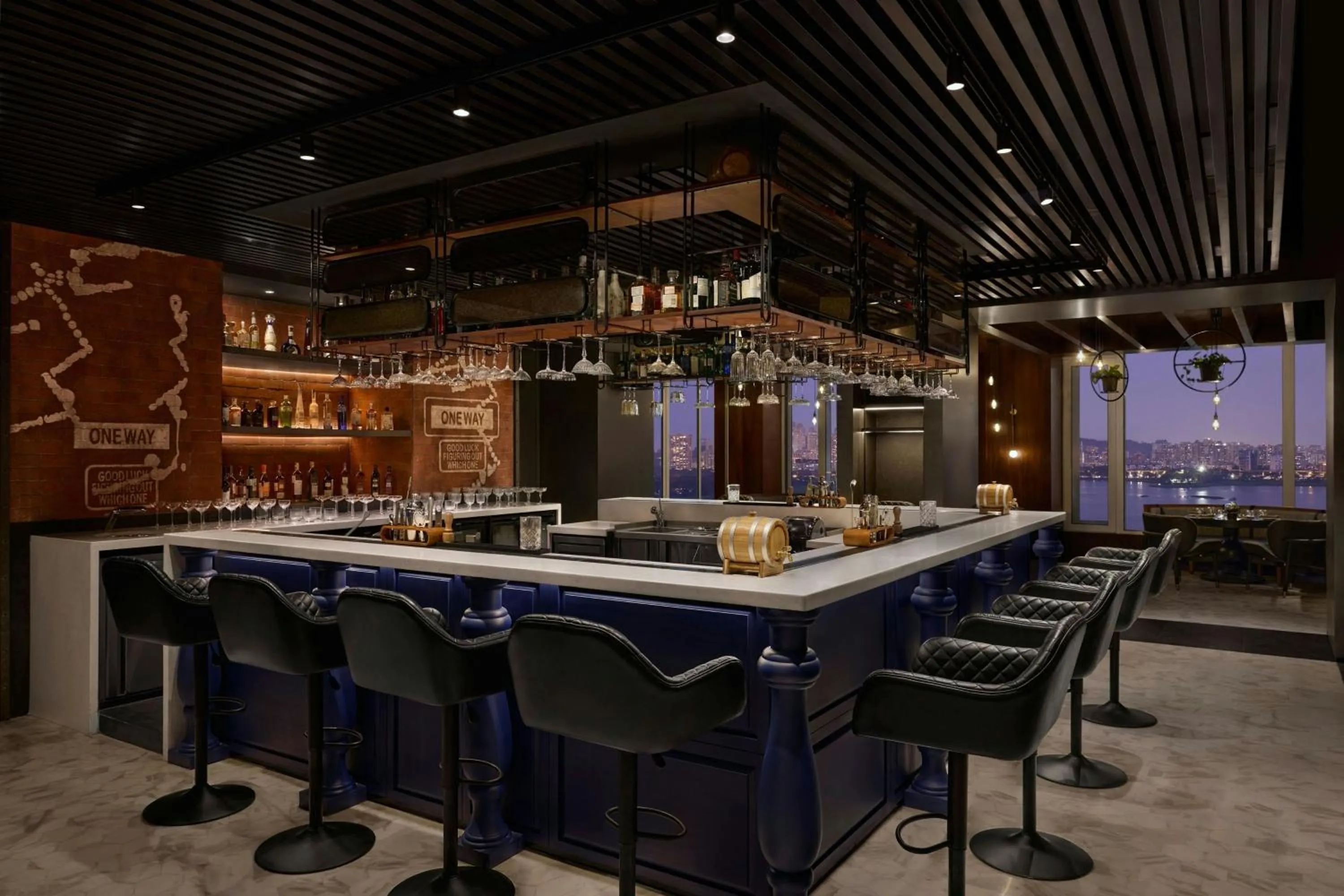 Lounge or bar in The Westin Mumbai Powai Lake