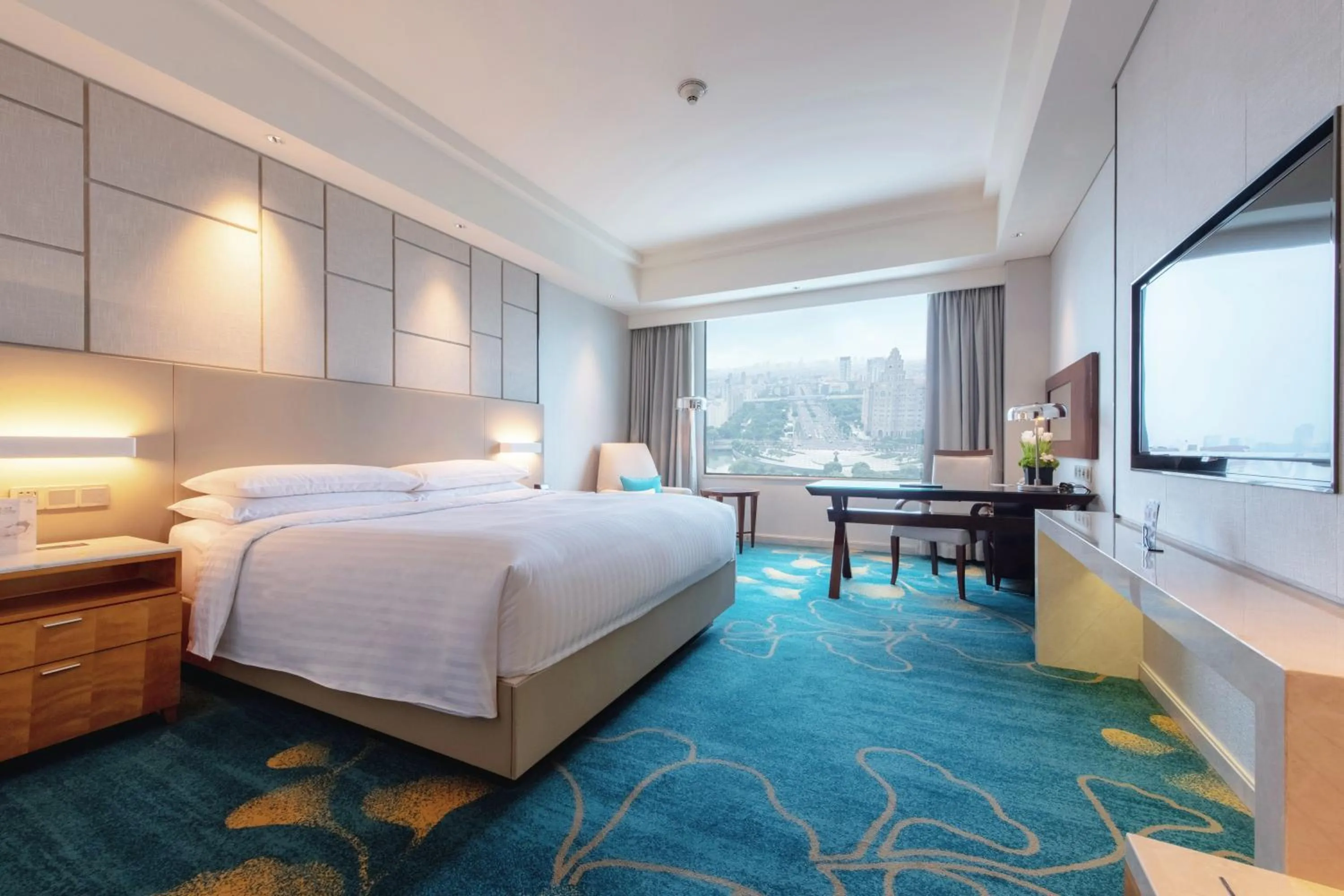 Photo of the whole room, Bed in Renaissance Suzhou Hotel