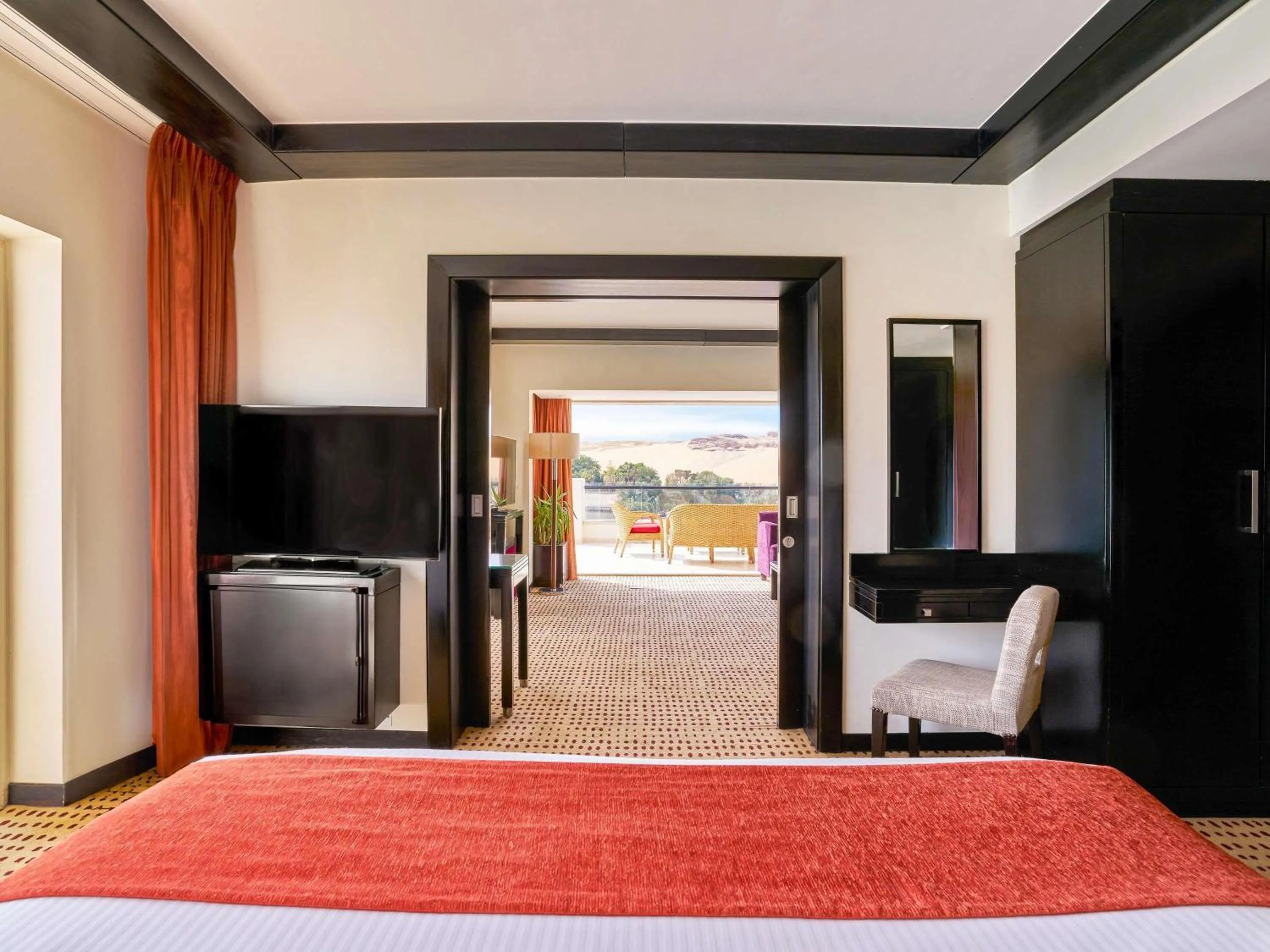 Bedroom, Bed in Mövenpick Resort Aswan