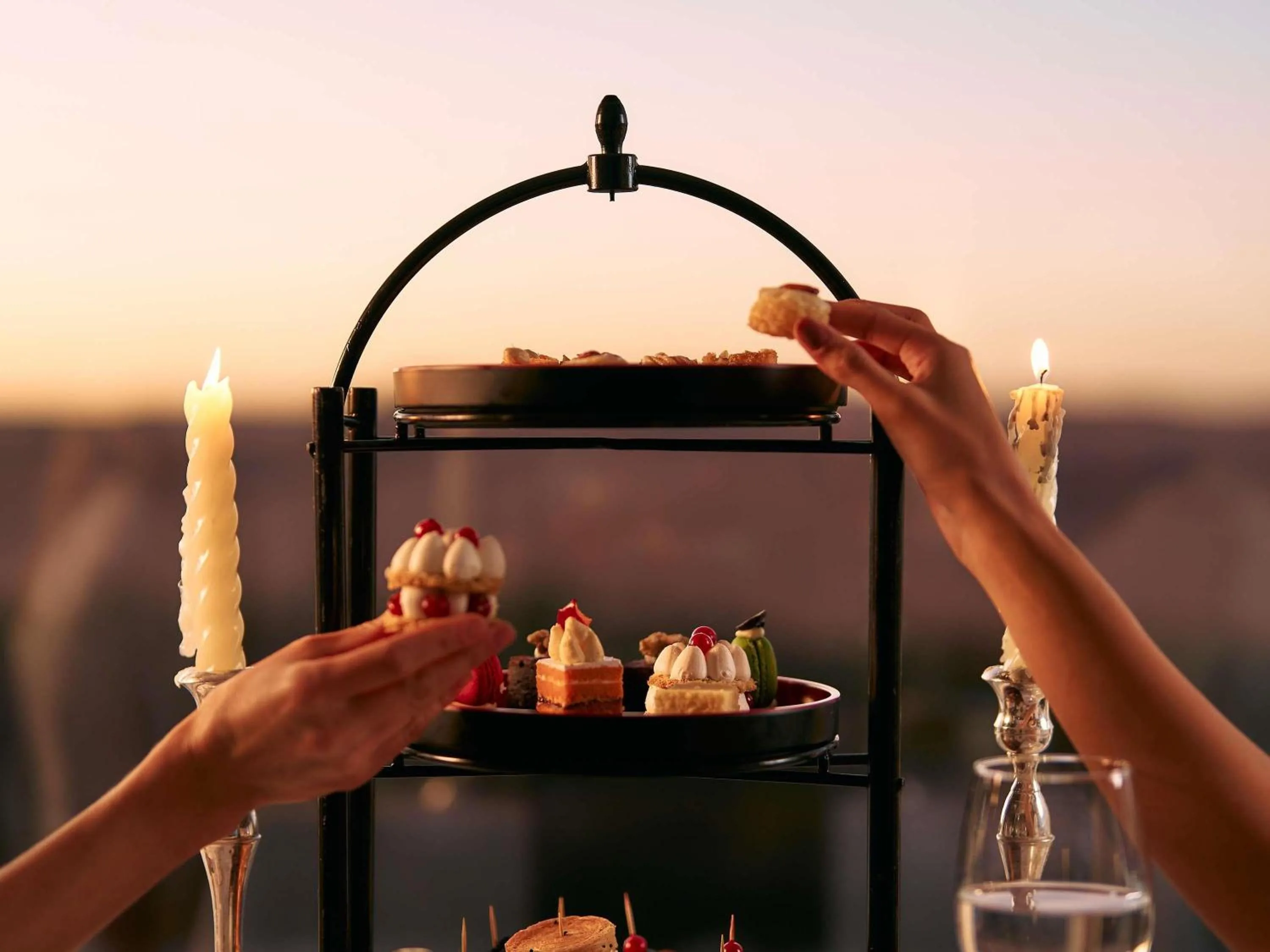 Lounge or bar in Mövenpick Resort Aswan