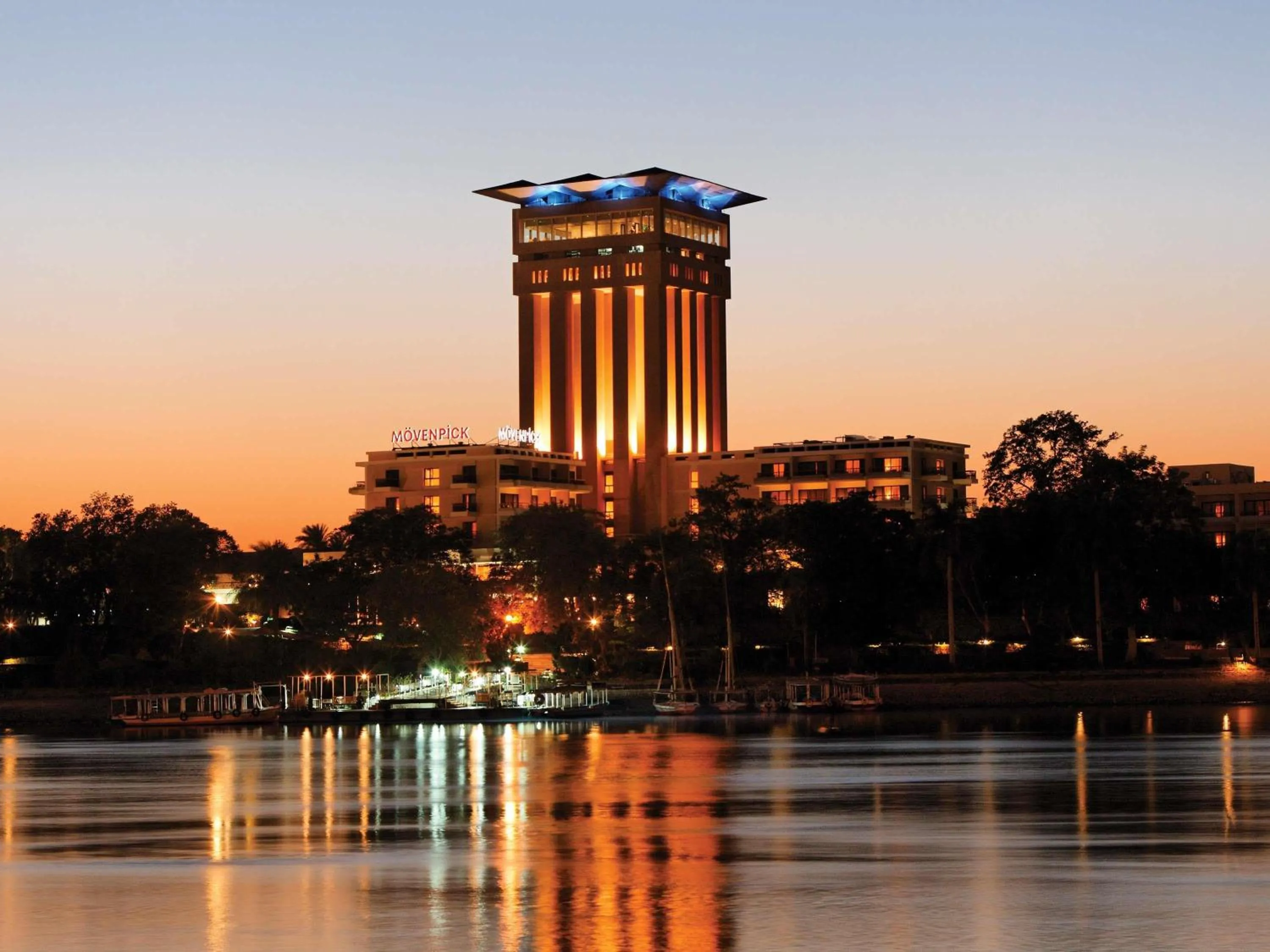 Lounge or bar in Mövenpick Resort Aswan