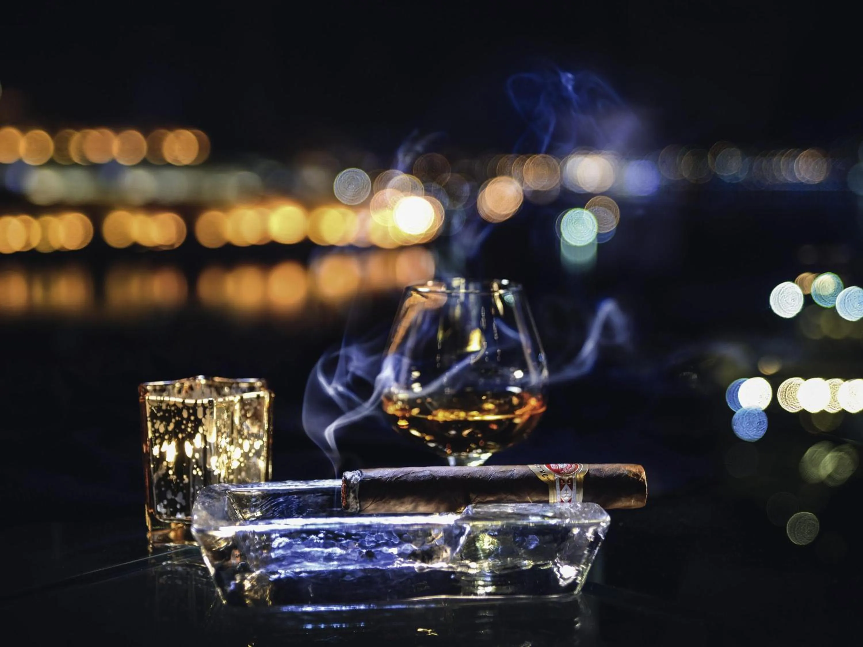 Lounge or bar in Mövenpick Resort Aswan