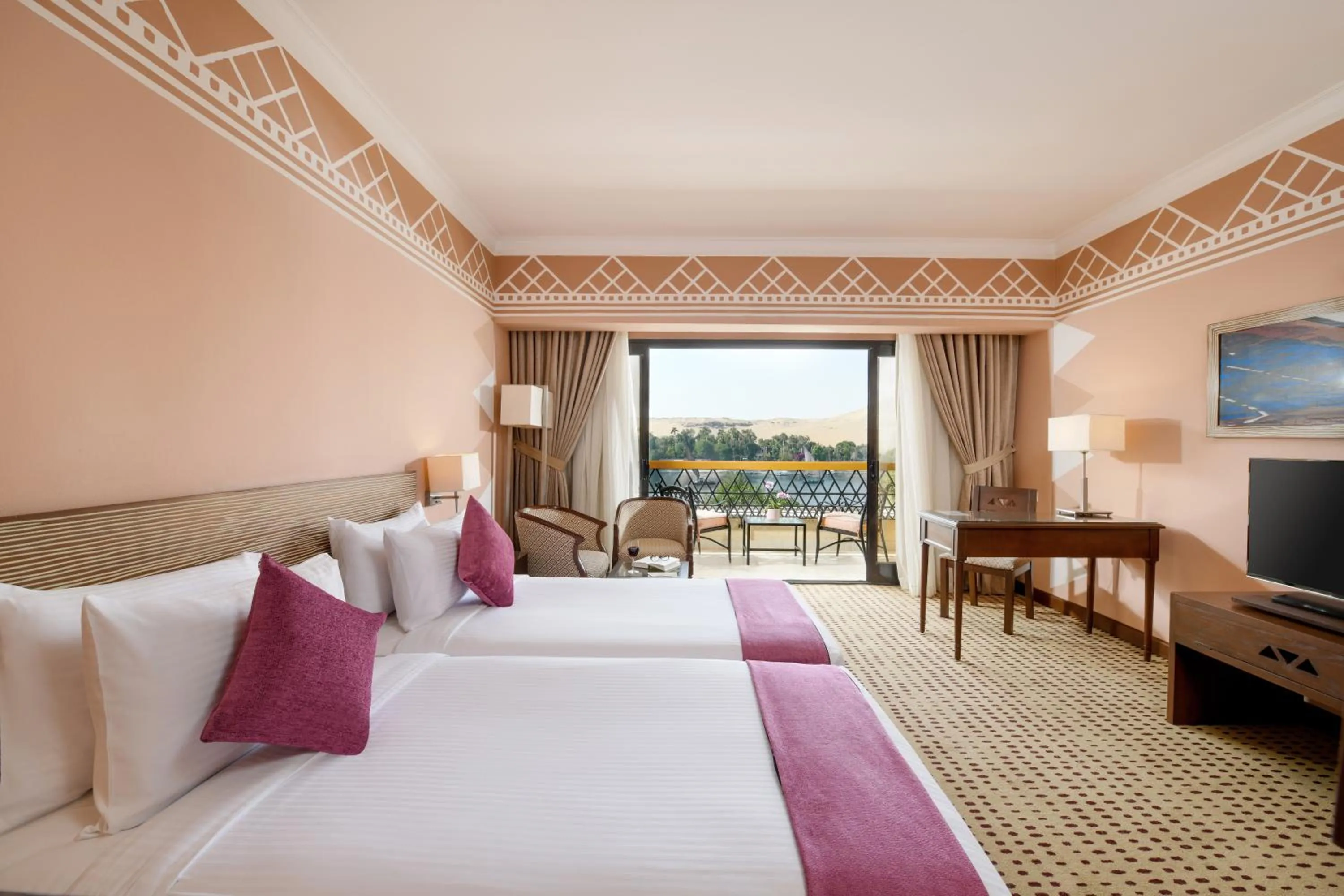 TV and multimedia, Bed in Mövenpick Resort Aswan