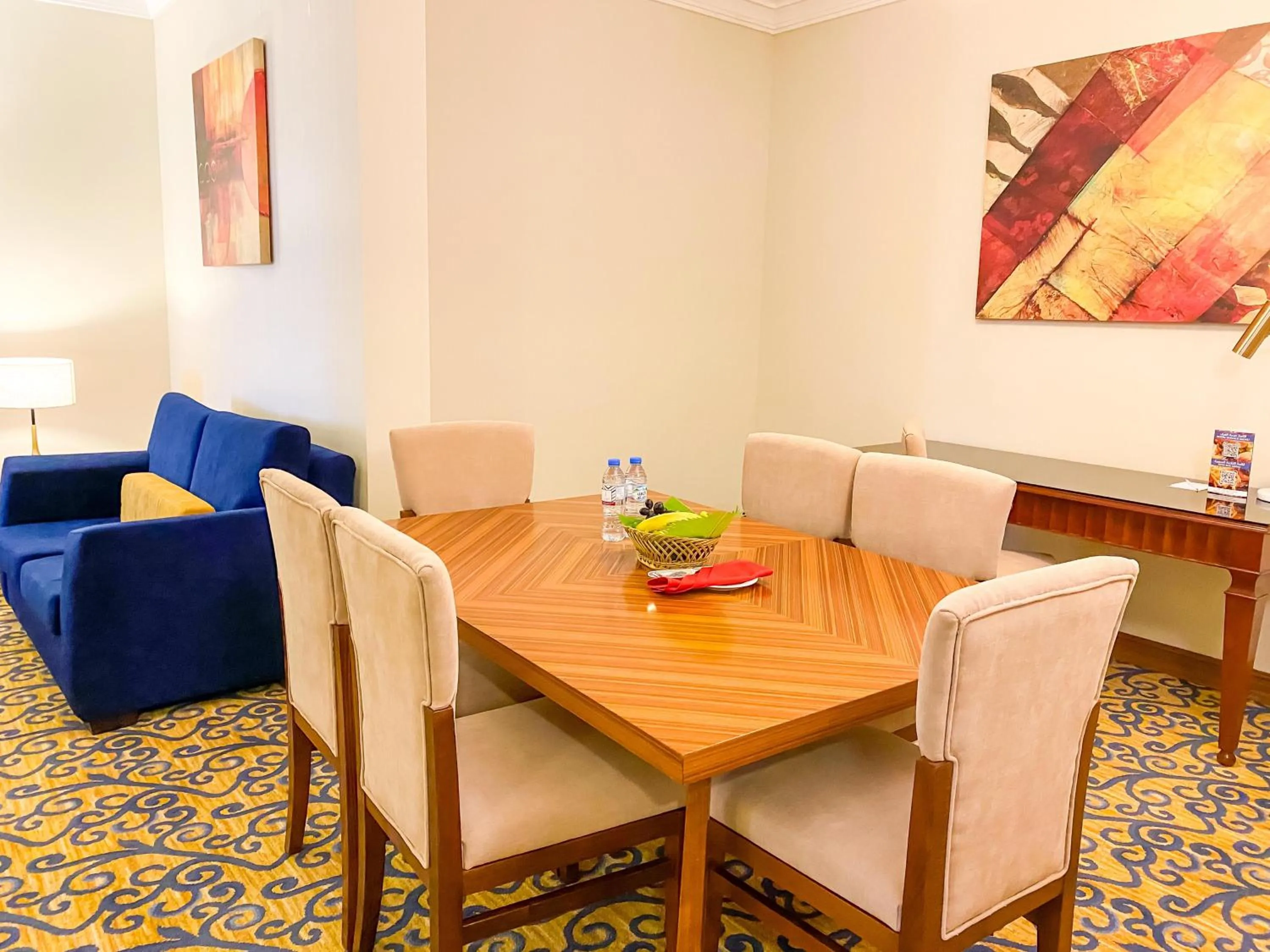 Dining area in City Seasons Al Hamra Hotel