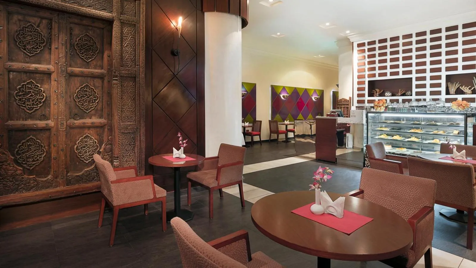 Restaurant/places to eat in City Seasons Al Hamra Hotel