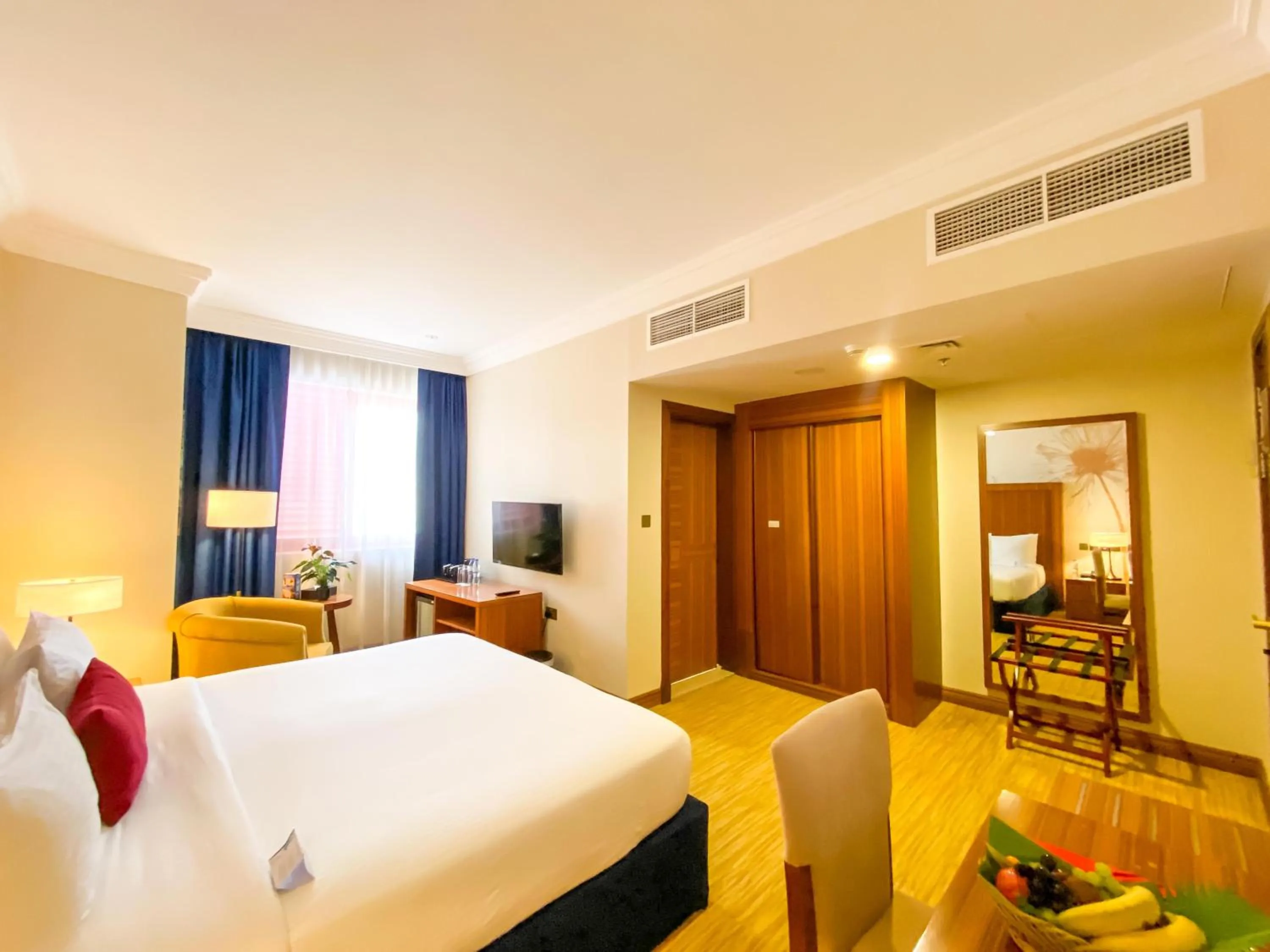 Bed in City Seasons Al Hamra Hotel