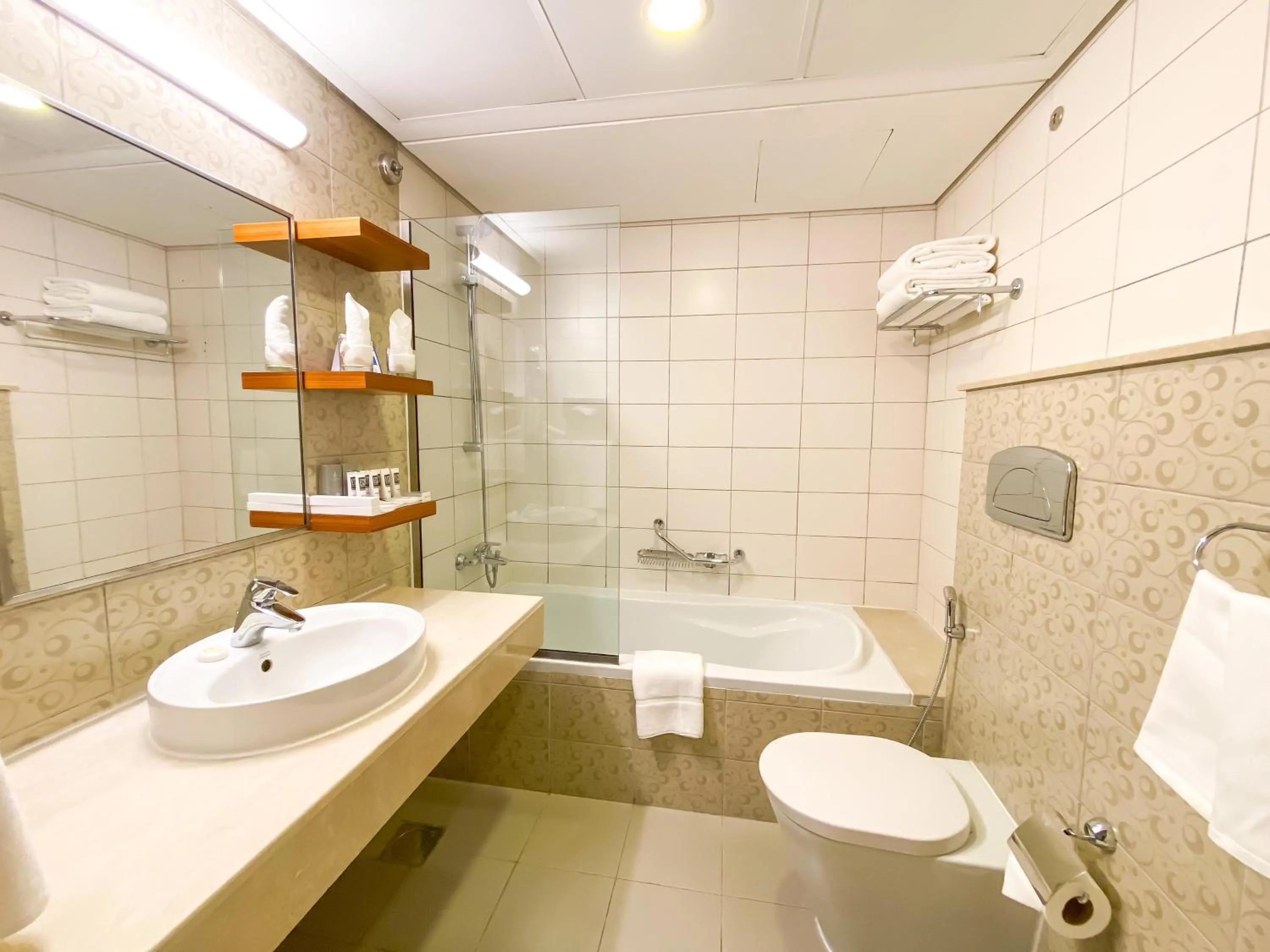 Toilet in City Seasons Al Hamra Hotel