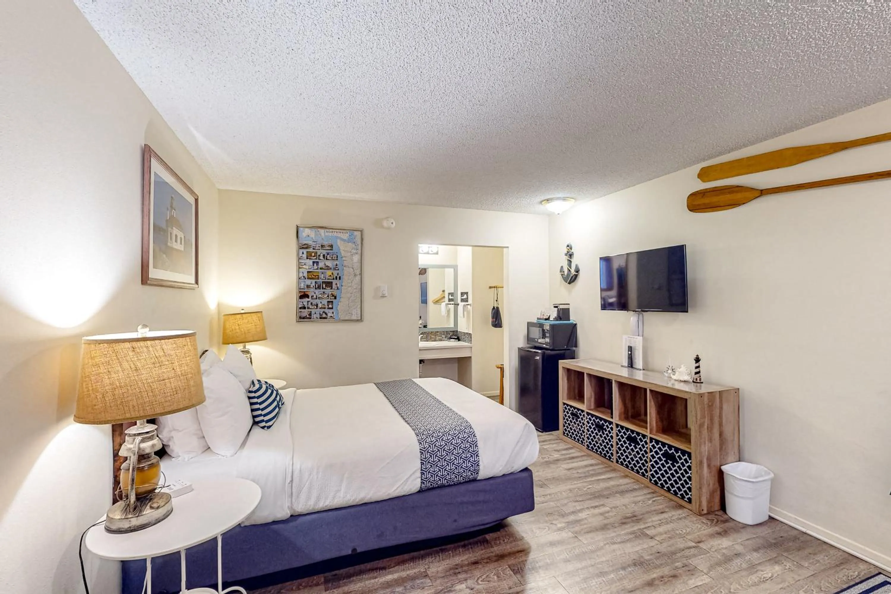 Bed in Lamplighter Inn