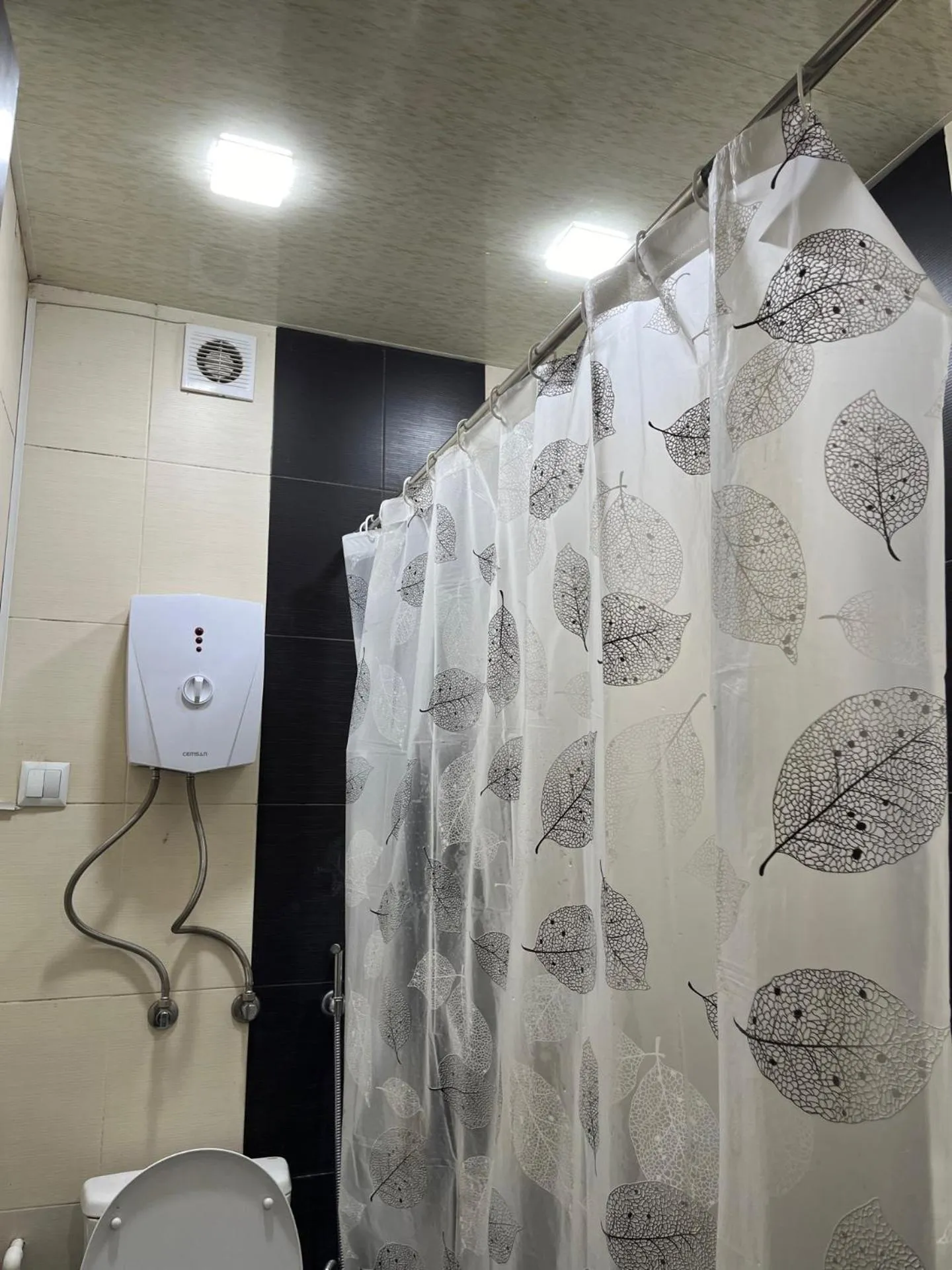 Shower in Komitas Avenue Guest House