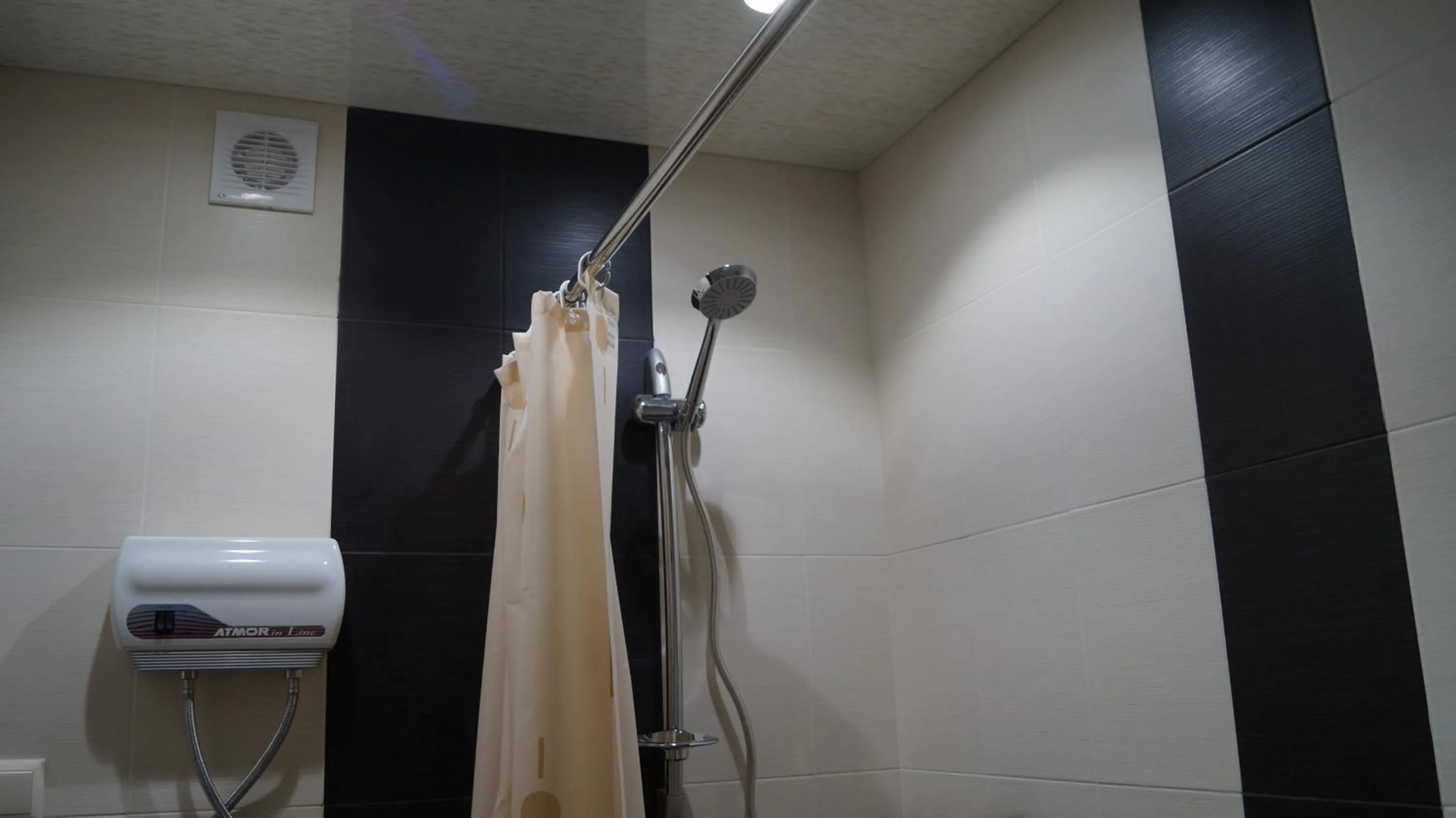 Bathroom in Komitas Avenue Guest House