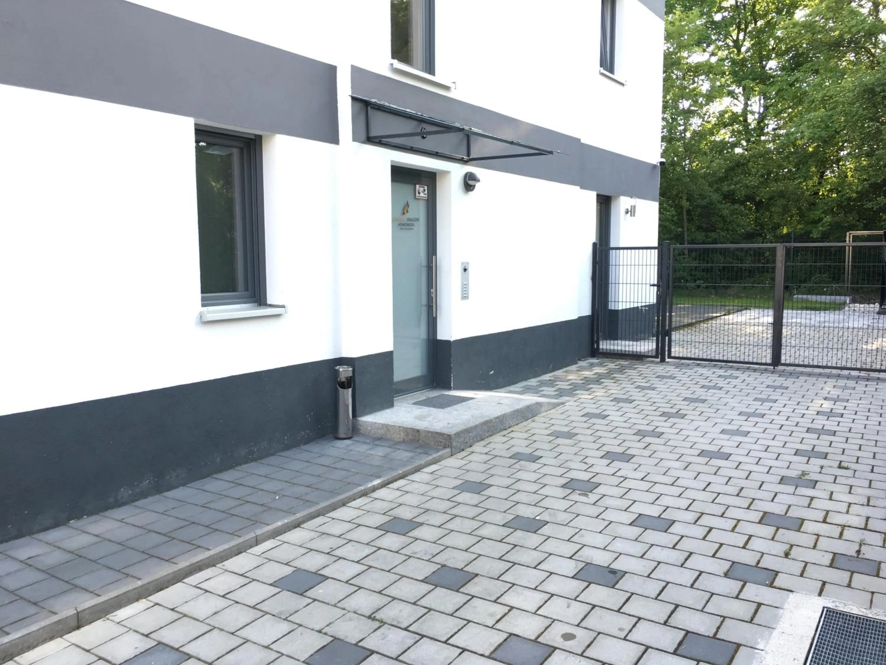 Facade/entrance in Sahara Falcon