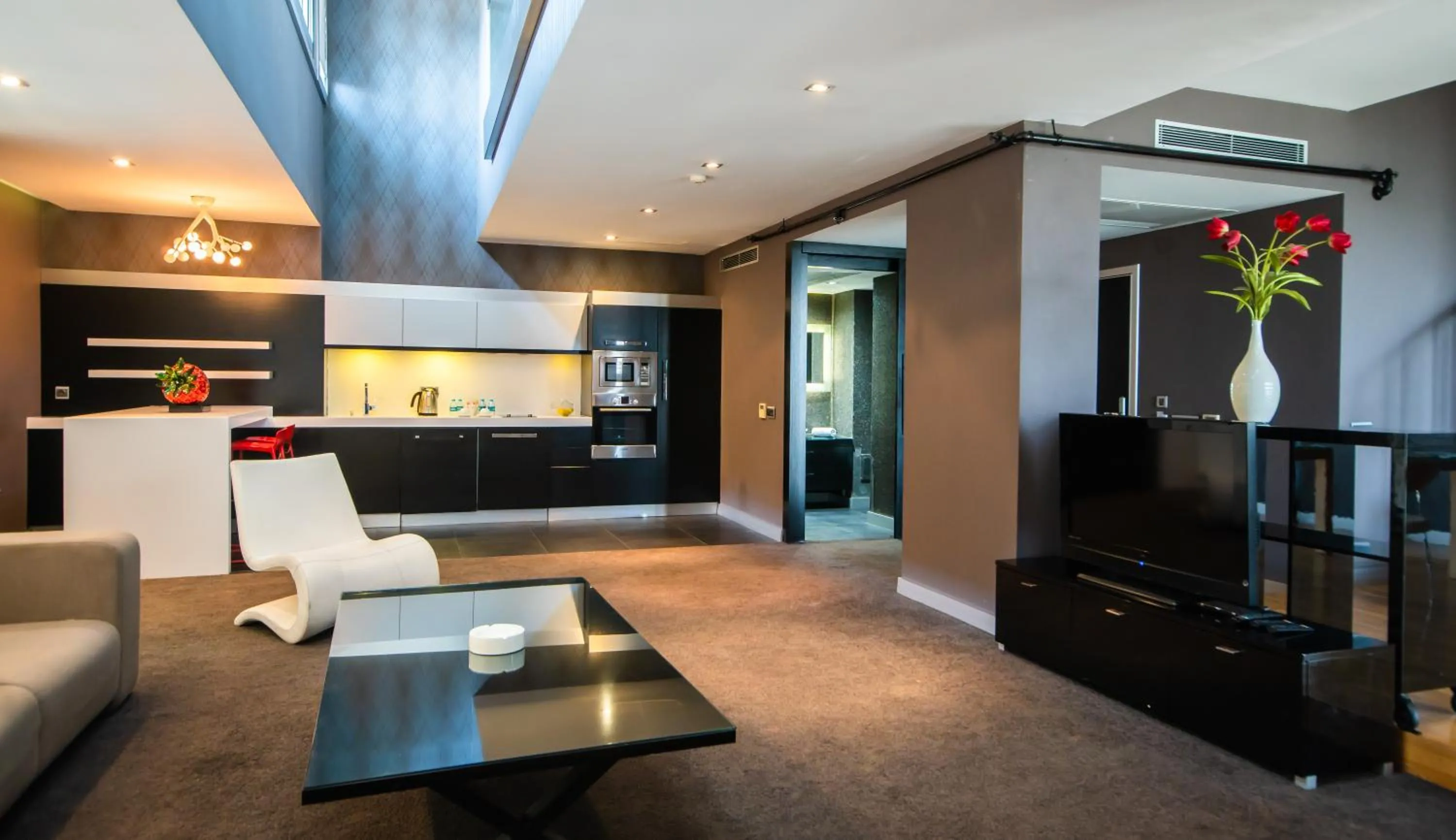 Communal lounge/ TV room in Vernazza Suites