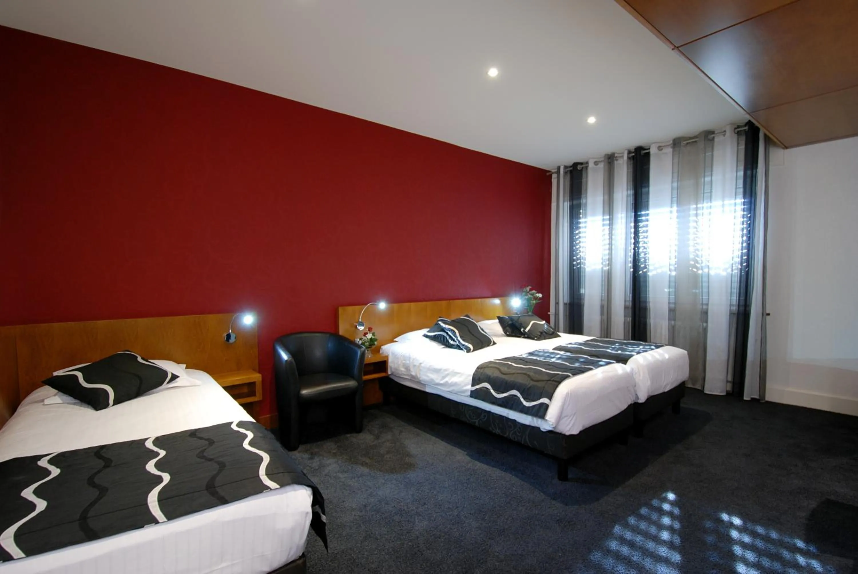 Photo of the whole room, Bed in Hotel Au Nid De Cigognes