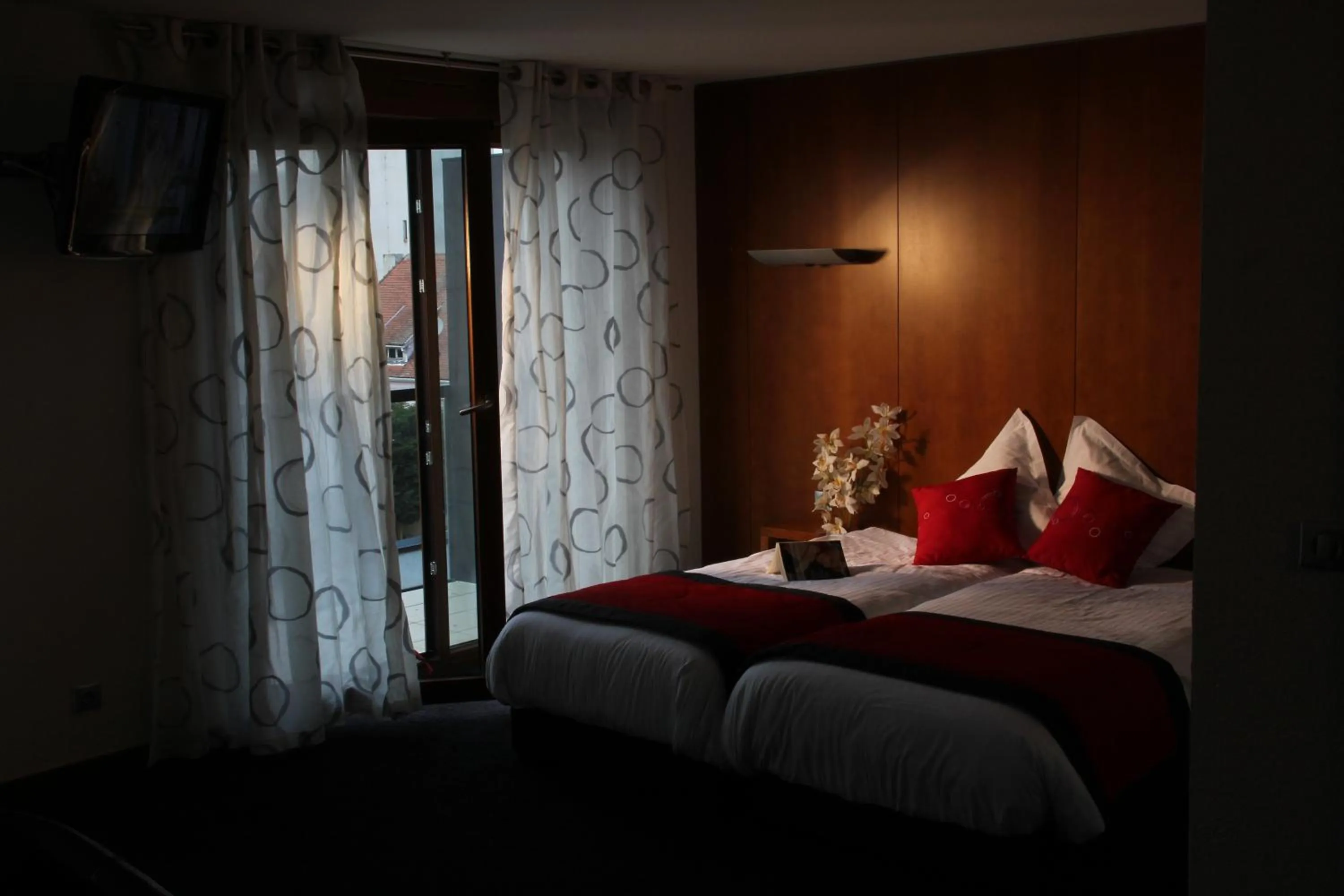 Photo of the whole room, Bed in Hotel Au Nid De Cigognes