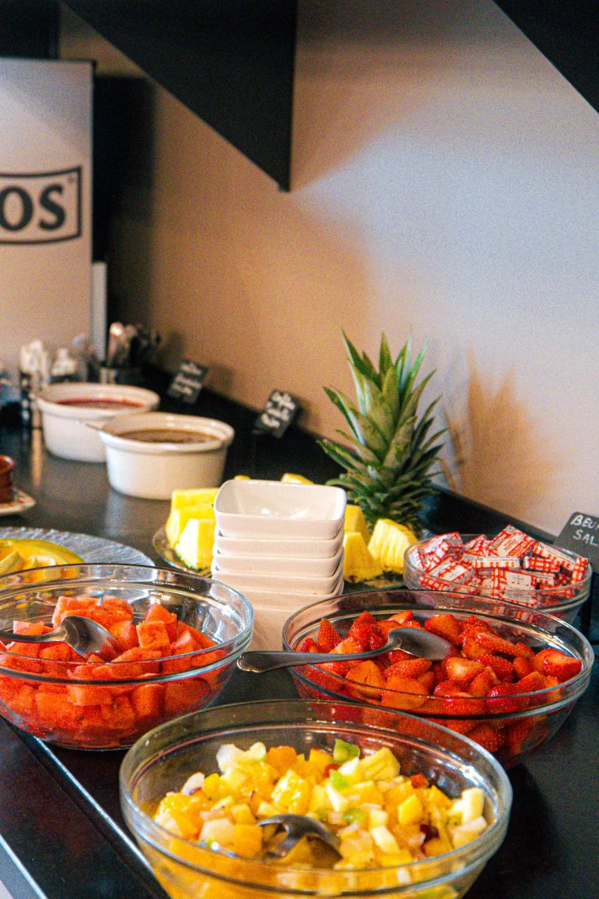 Buffet breakfast in Hotel Au Nid De Cigognes