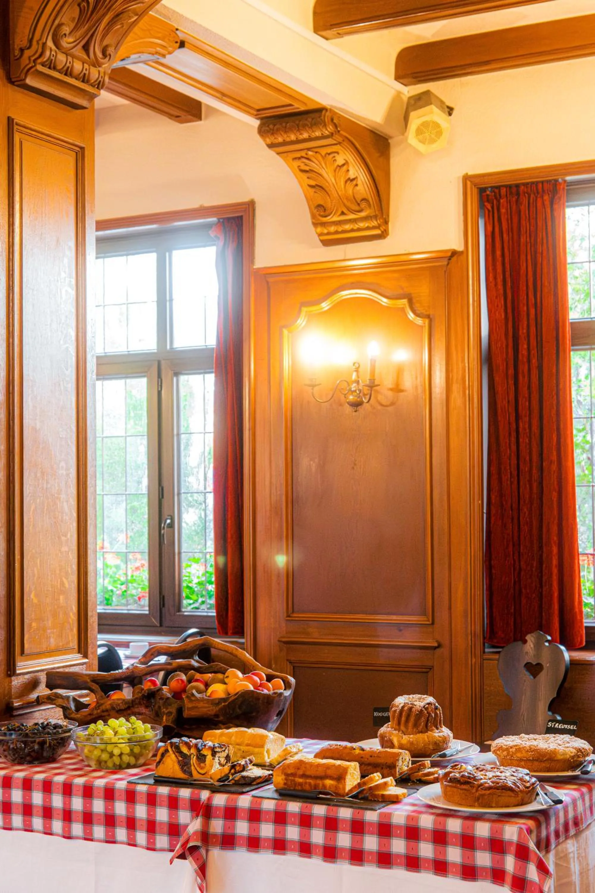 Buffet breakfast in Hotel Au Nid De Cigognes