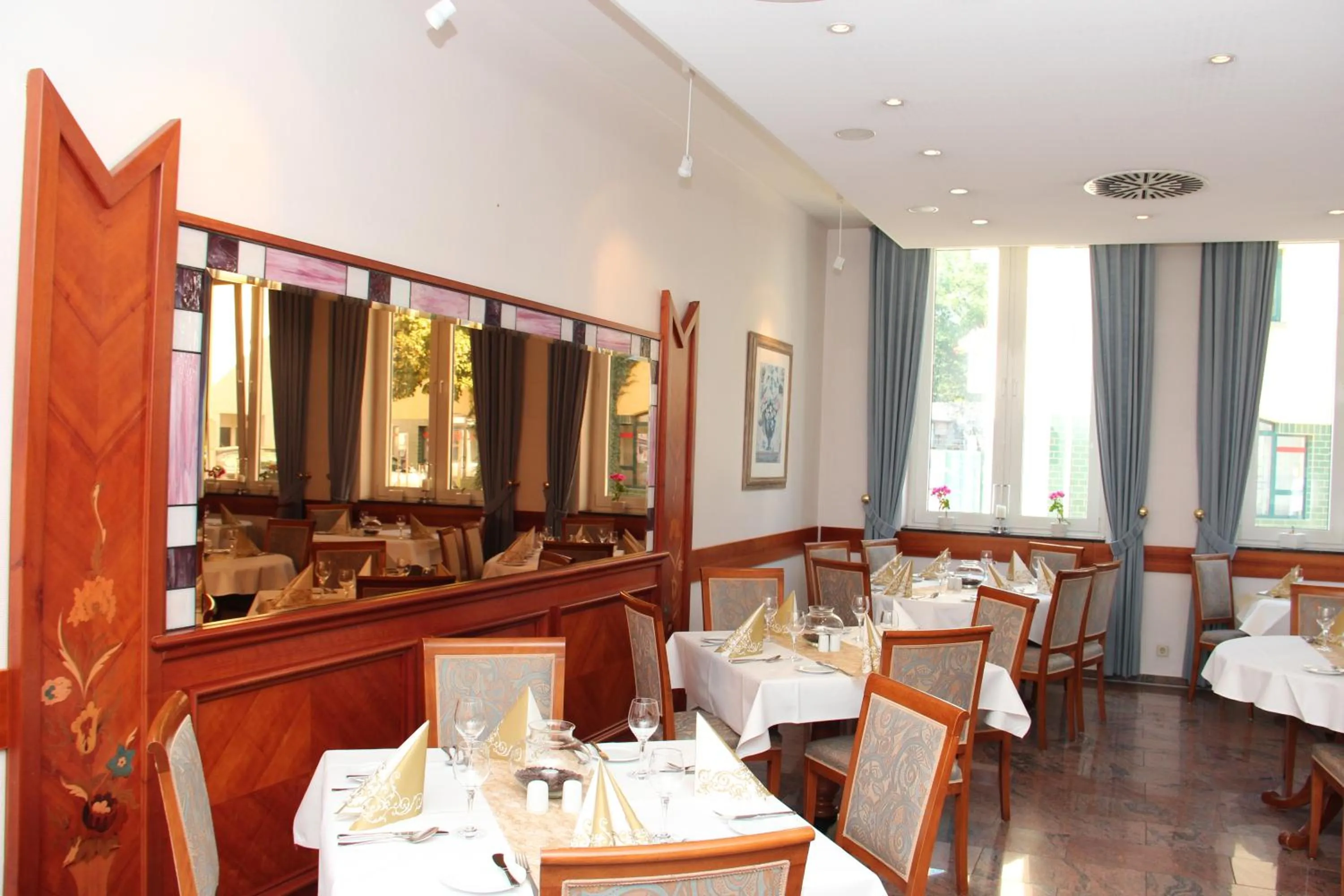 Restaurant/places to eat in Hotel Ascania