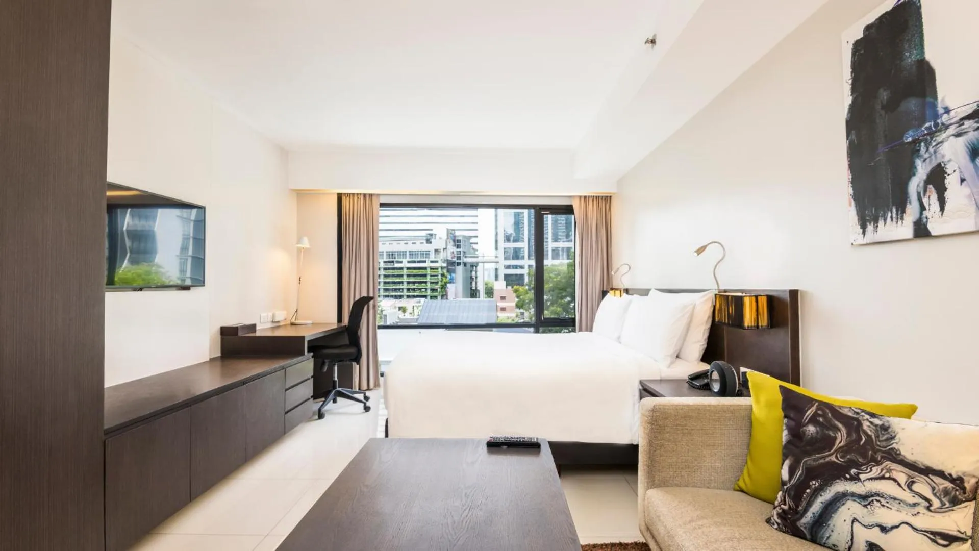 Living room in Maitria Hotel Sukhumvit 18 Bangkok – A Chatrium Collection