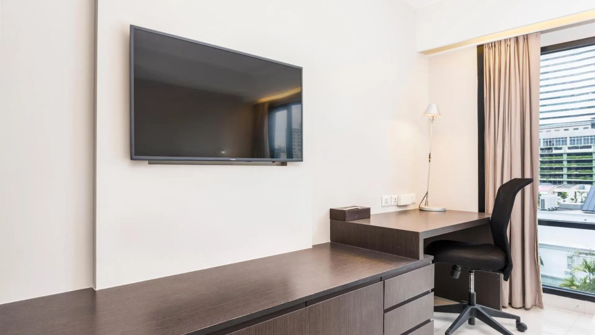 Living room in Maitria Hotel Sukhumvit 18 Bangkok – A Chatrium Collection