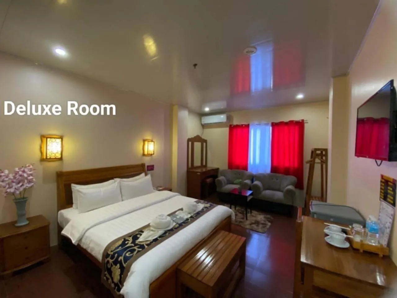 Shower, Bed in A&A Plaza Hotel