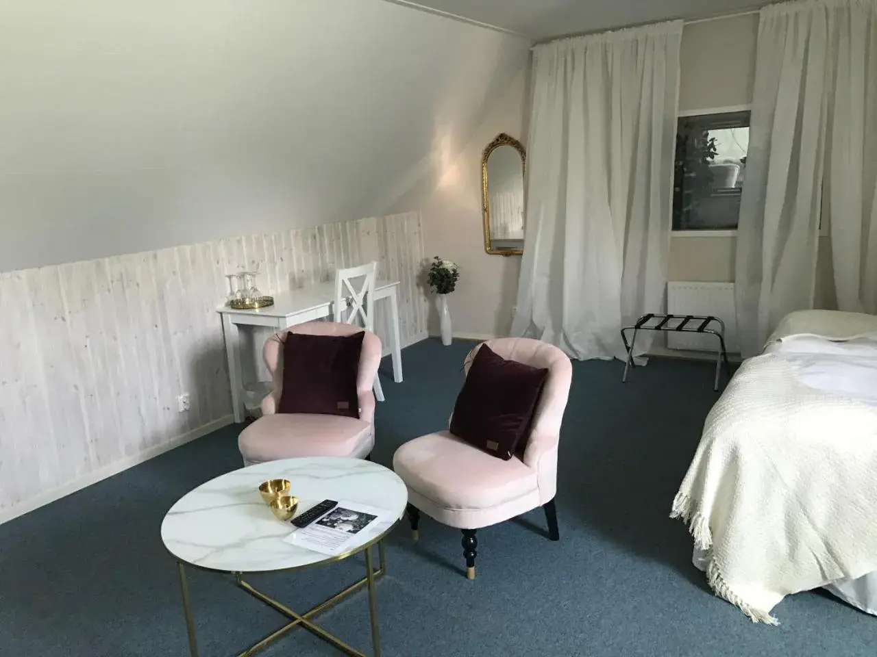 Deluxe Triple Room in Hotell Turistgården i Simrishamn Deluxe Triple Room in Hotell Turistgården i Simrishamn