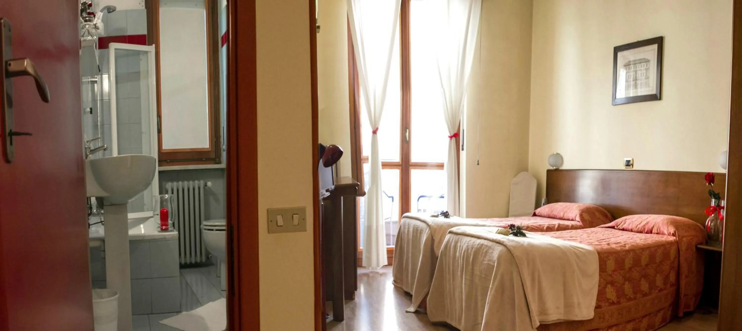 Photo of the whole room, Bed in Domus Hotel