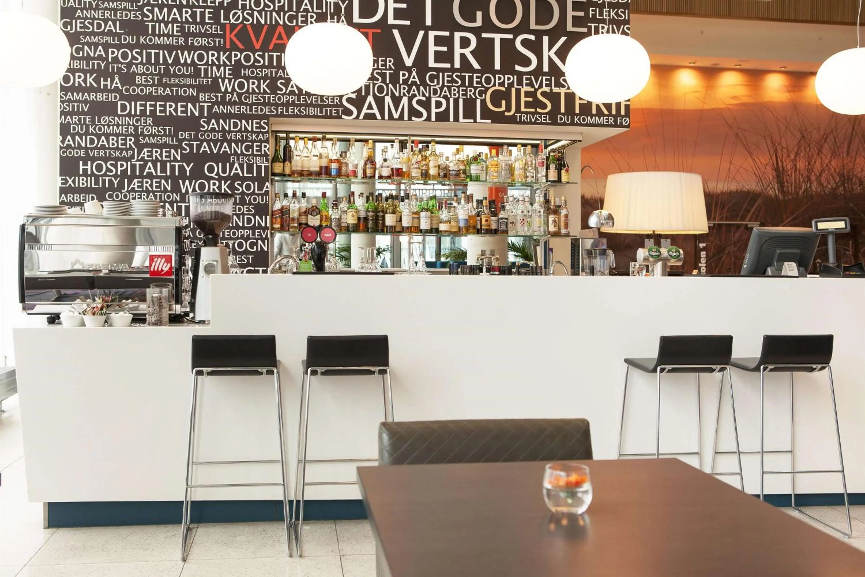Lounge or bar in Scandic Stavanger Airport