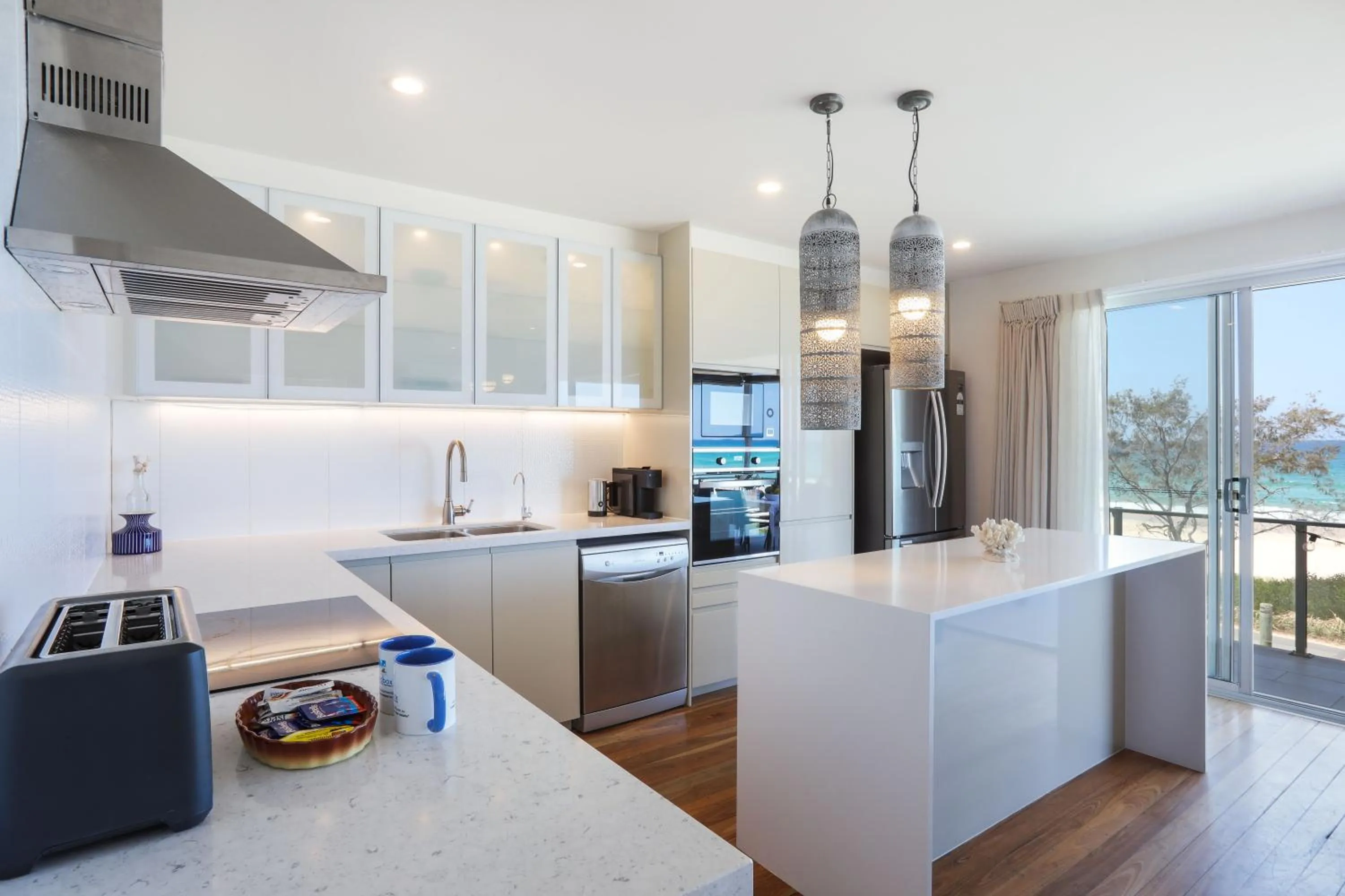 Kitchen or kitchenette in Sandbox Apartments