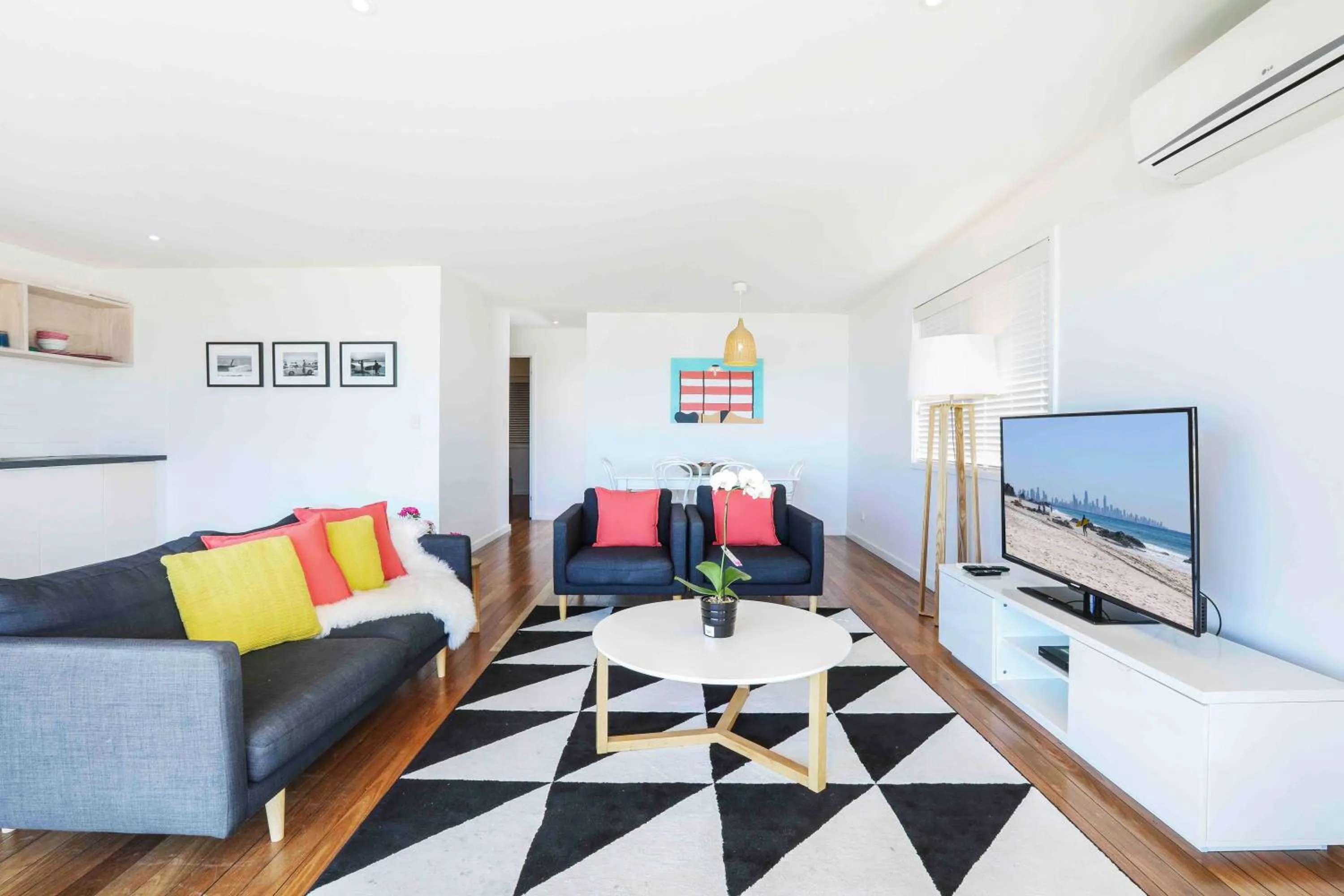 TV and multimedia in Sandbox Apartments