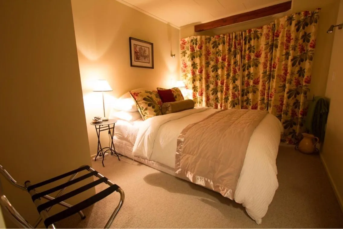 Photo of the whole room, Bed in Oldfields