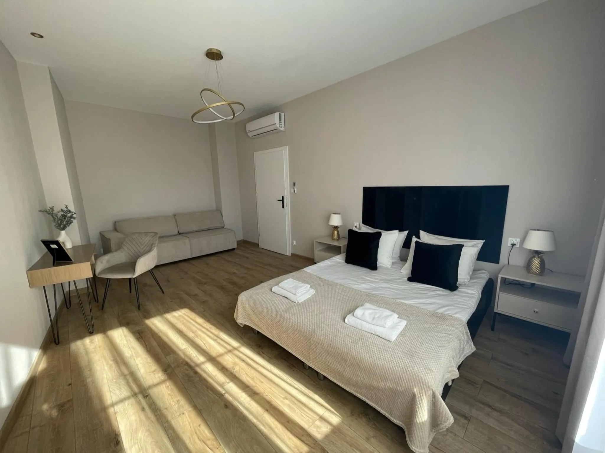 Photo of the whole room, Bed in Leo Apartments Old Town