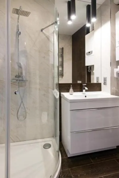 Shower in Leo Apartments Old Town