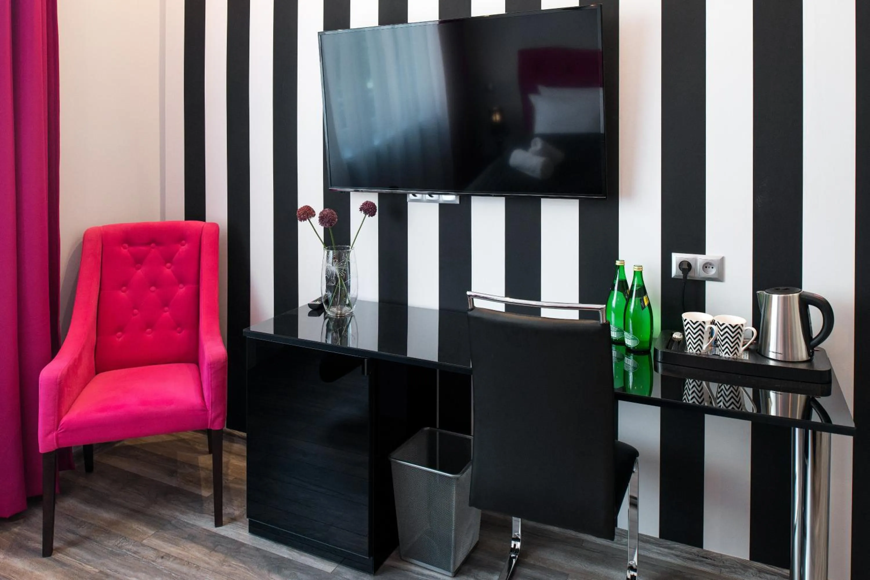 TV and multimedia in Leo Apartments Old Town