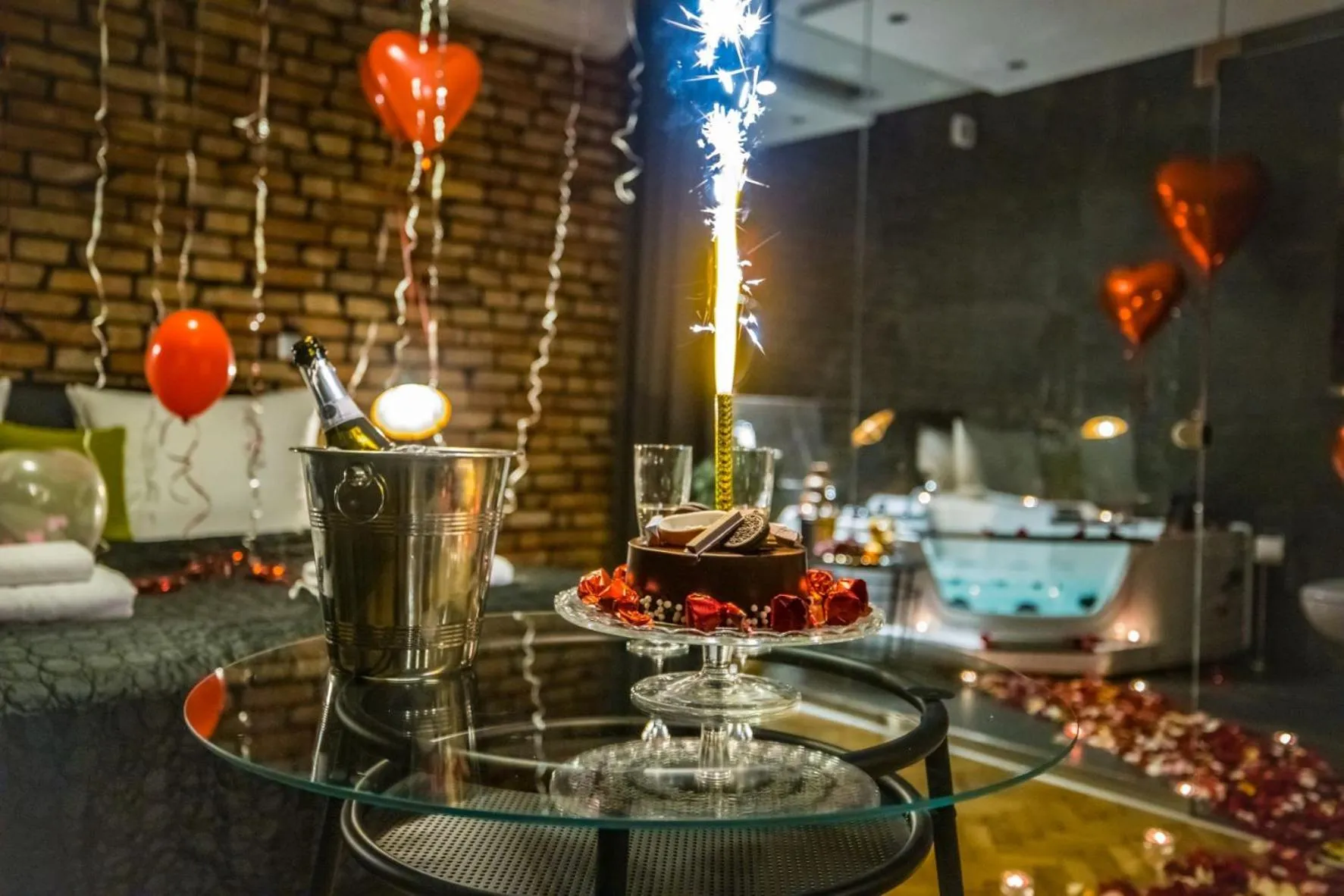 Hot Tub in Leo Apartments Old Town