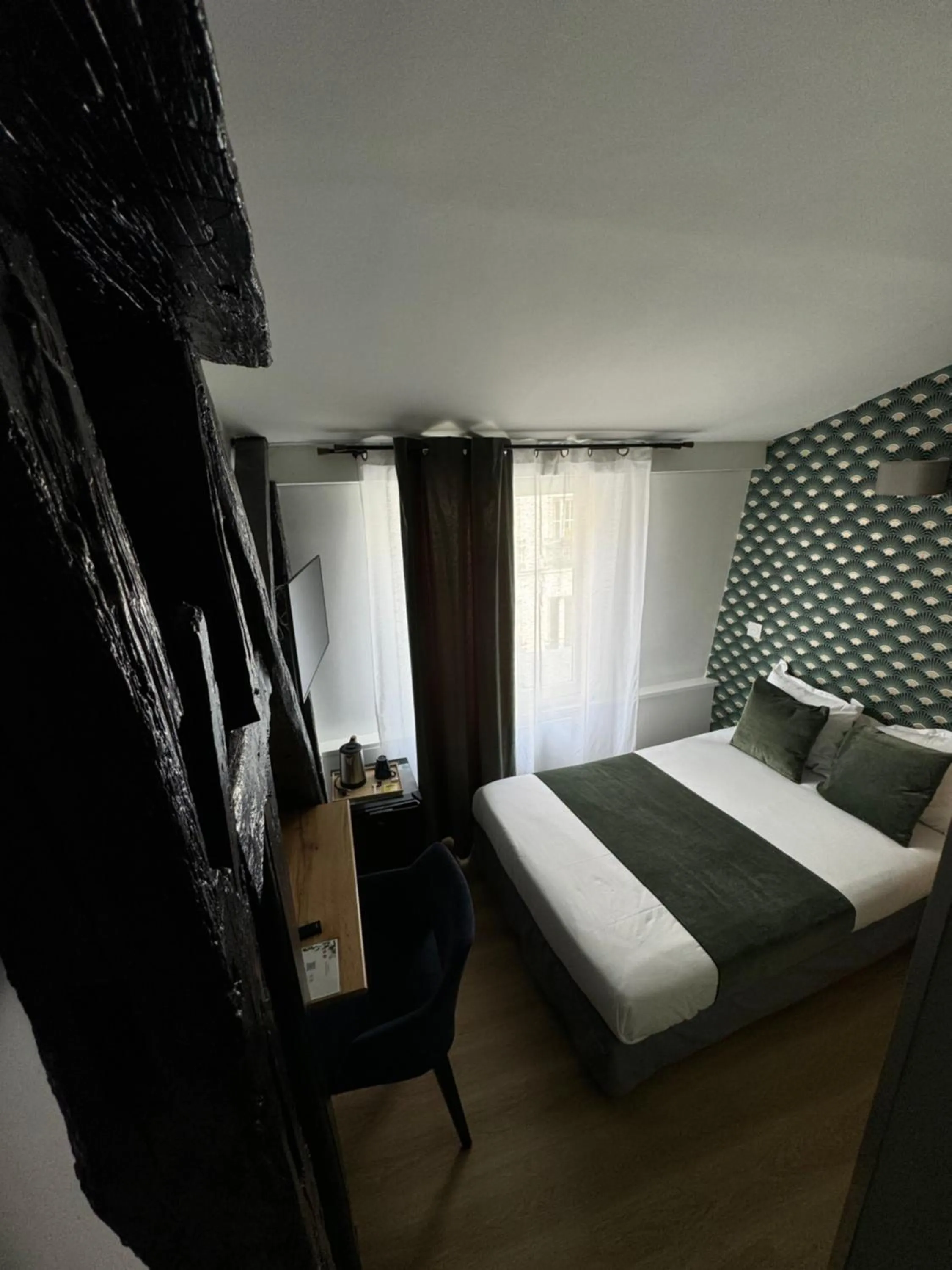 Bed in Hôtel Flor Rivoli