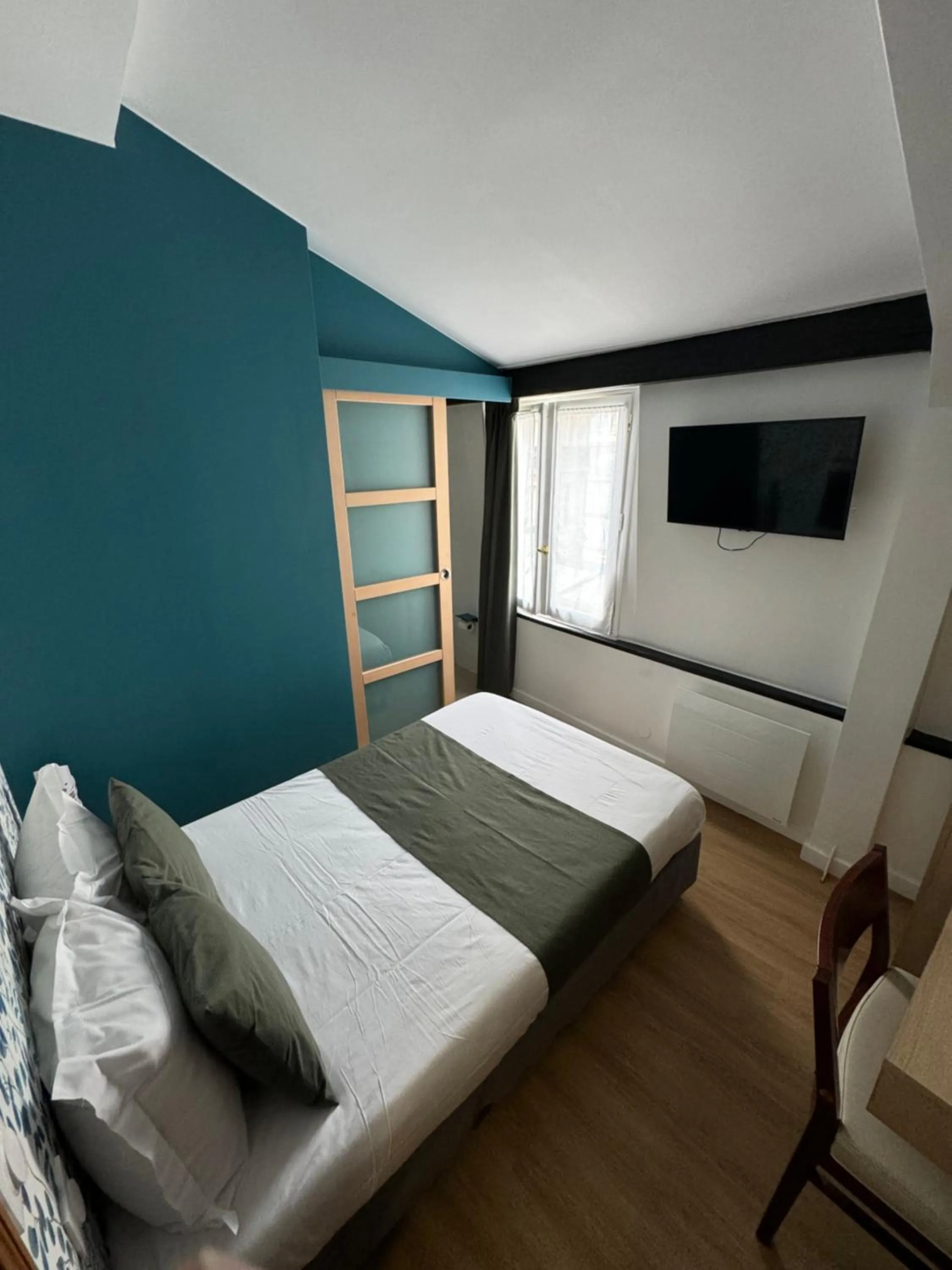 Bed in Hôtel Flor Rivoli