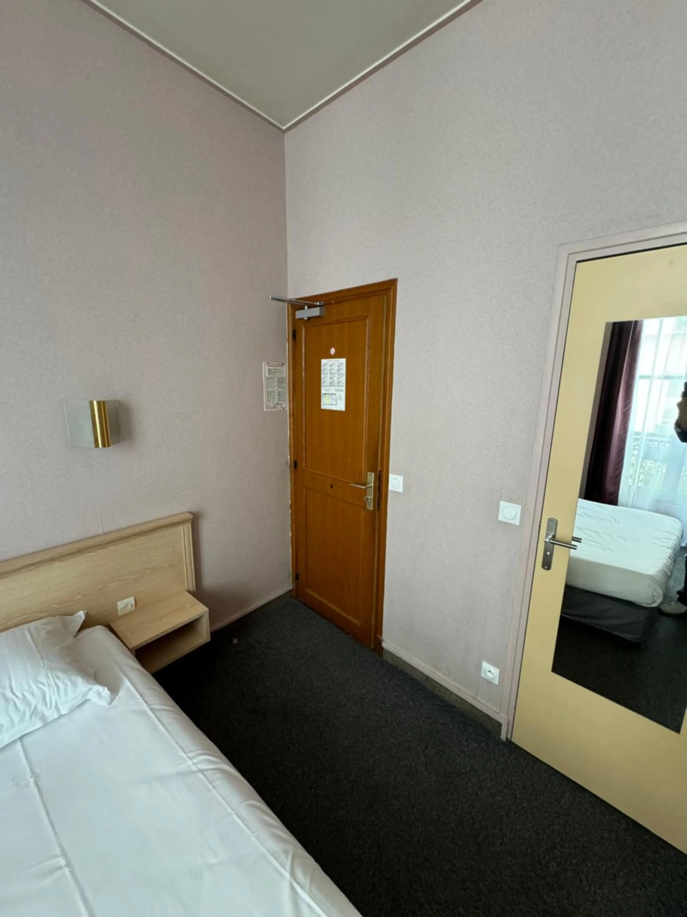 Bed in Hôtel Flor Rivoli