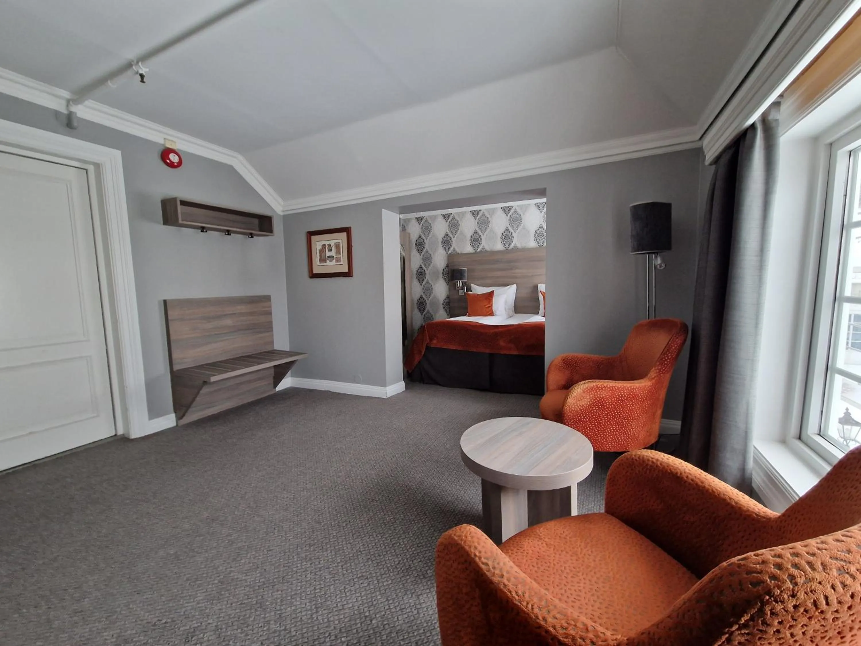 Photo of the whole room, Bed in Dr. Holms Hotel