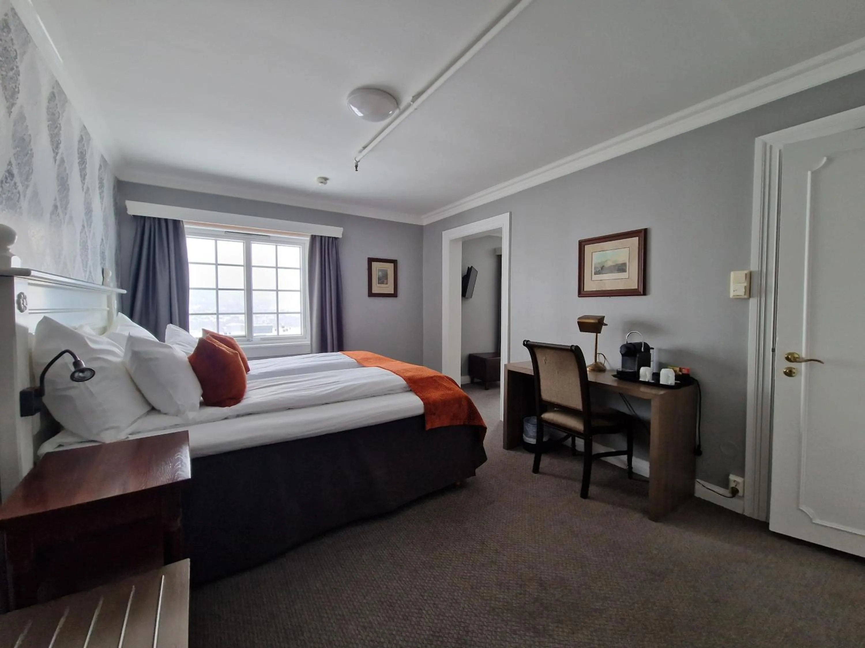 Bed in Dr. Holms Hotel