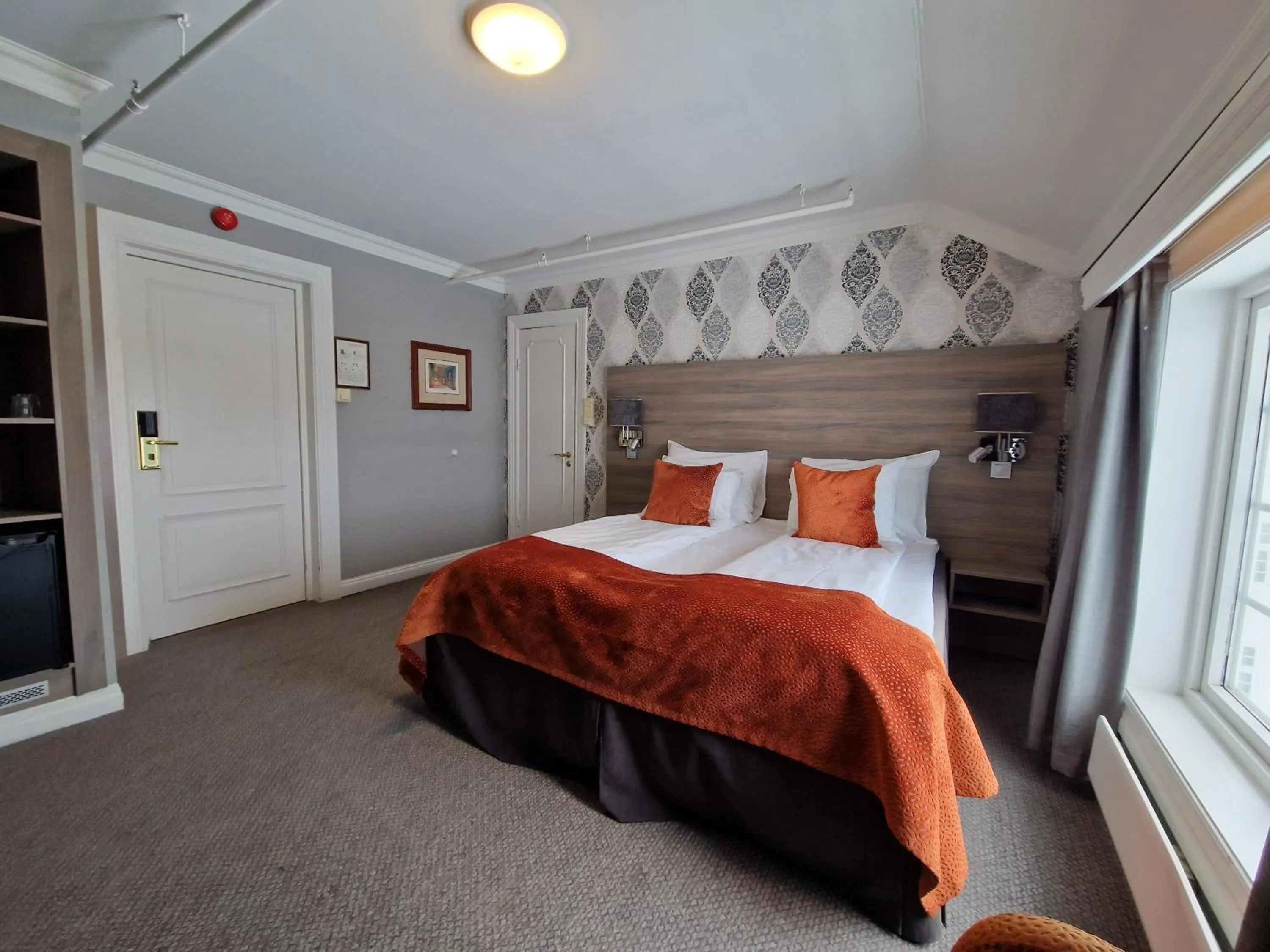 Bed in Dr. Holms Hotel