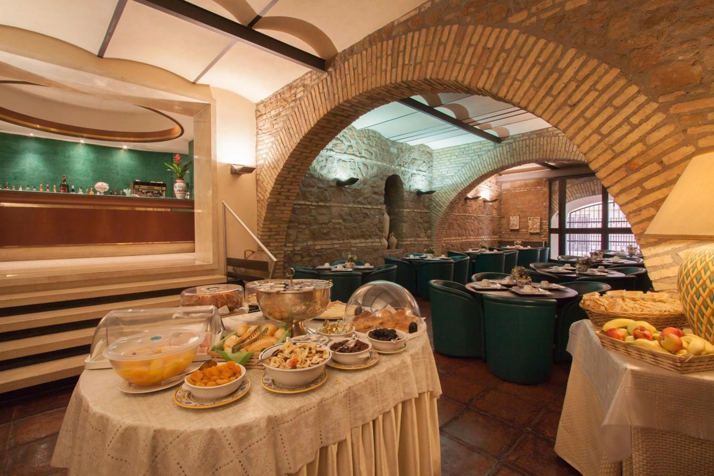 Restaurant/places to eat in Hotel Laurentia
