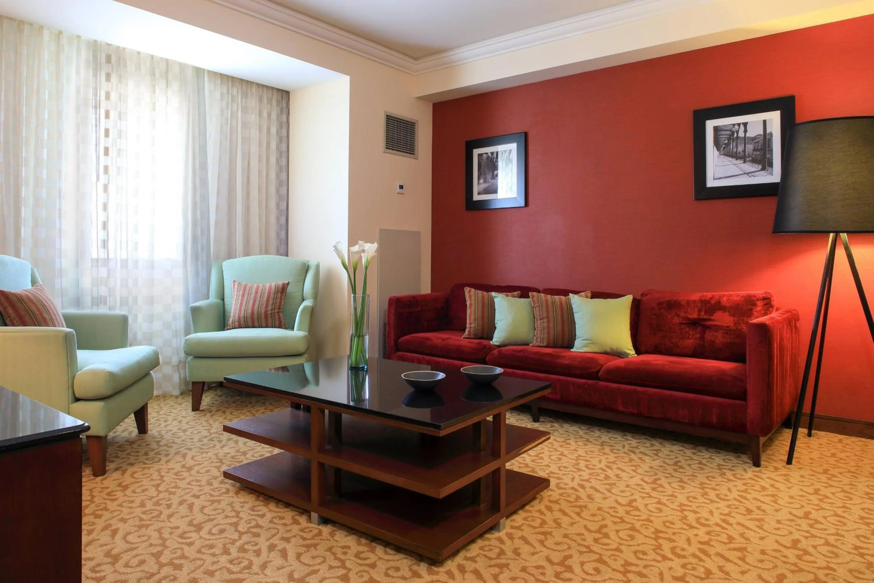 Living room in Aguascalientes Marriott Hotel