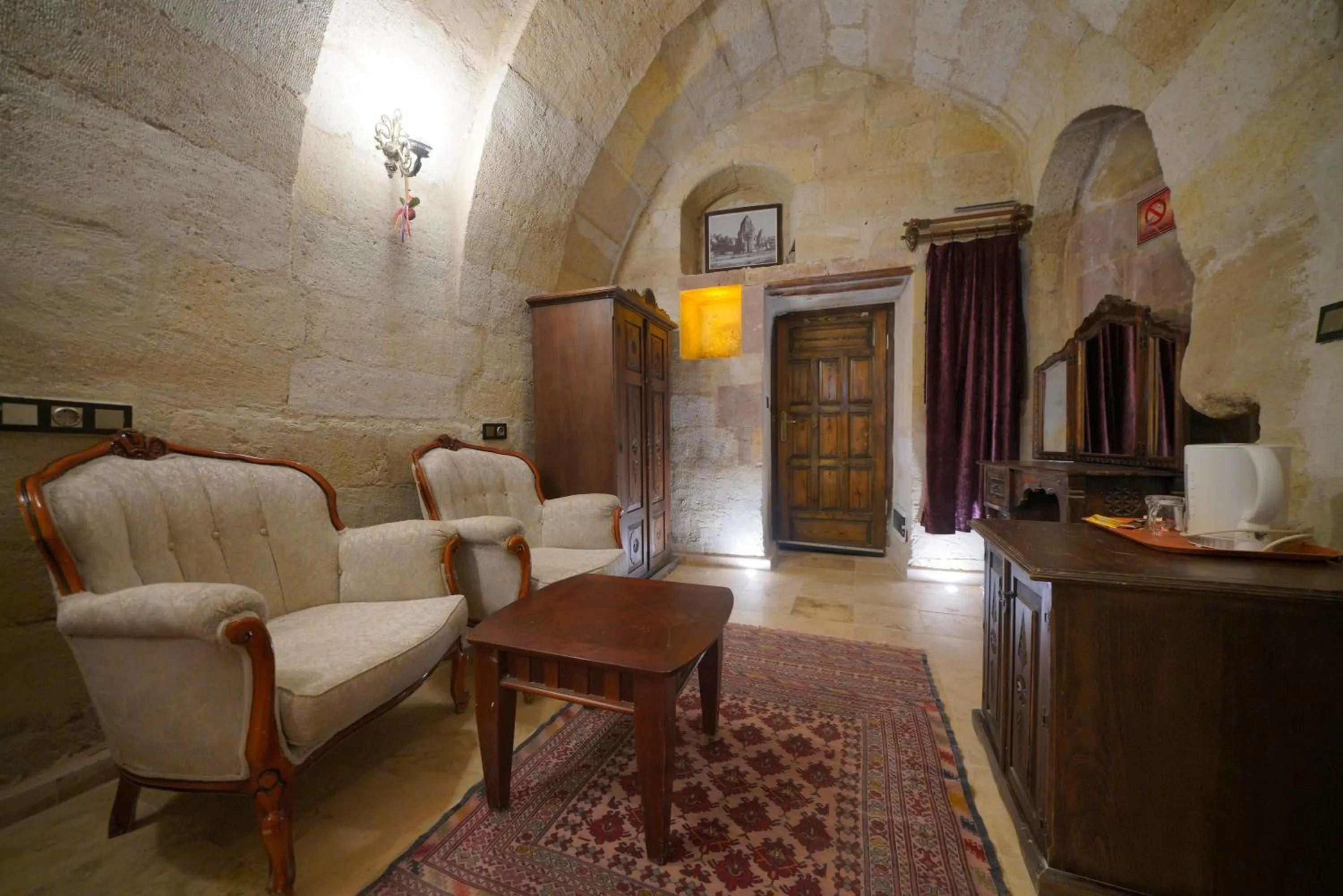 Living room in Travel Inn Cave Hotel