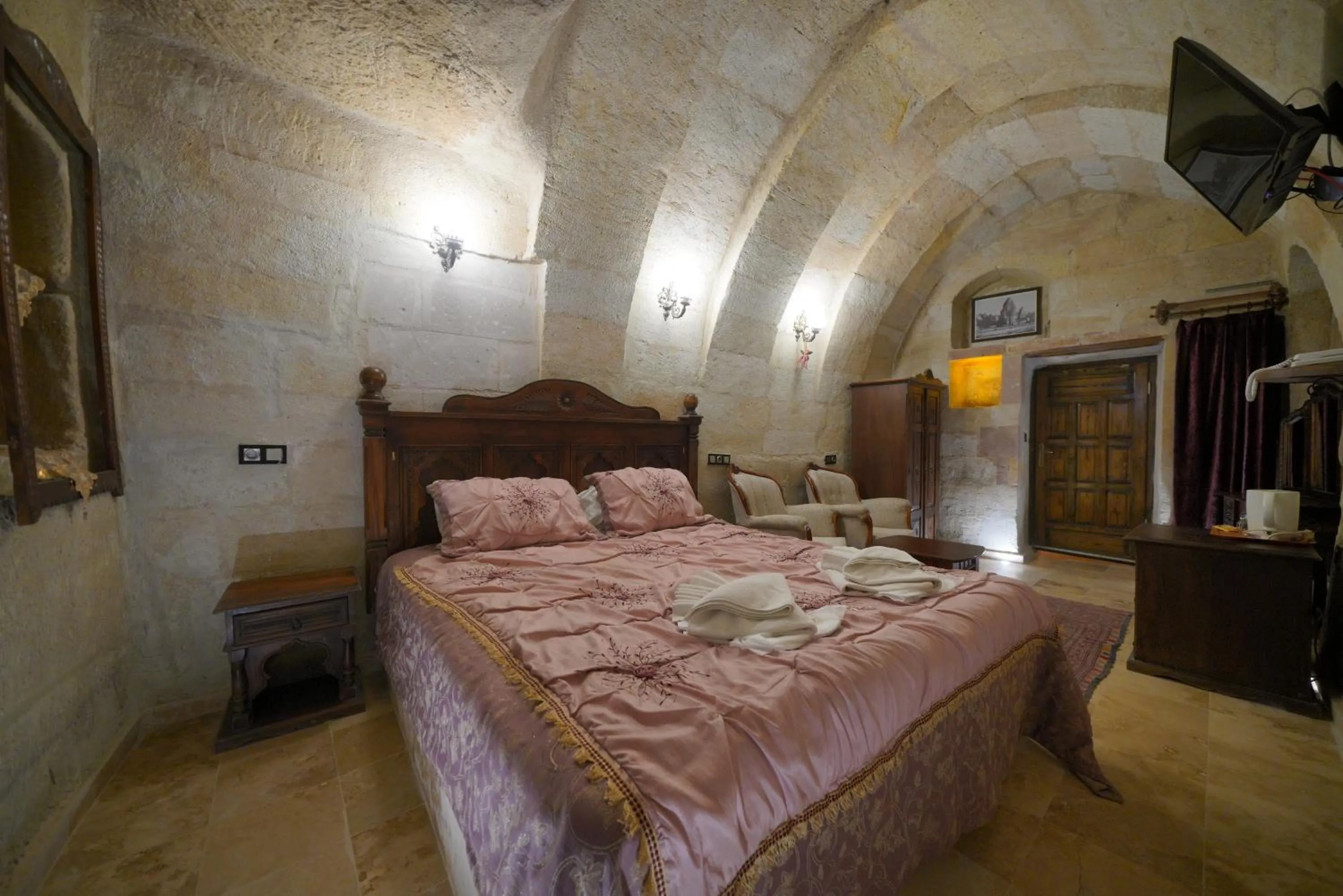 Bed in Travel Inn Cave Hotel