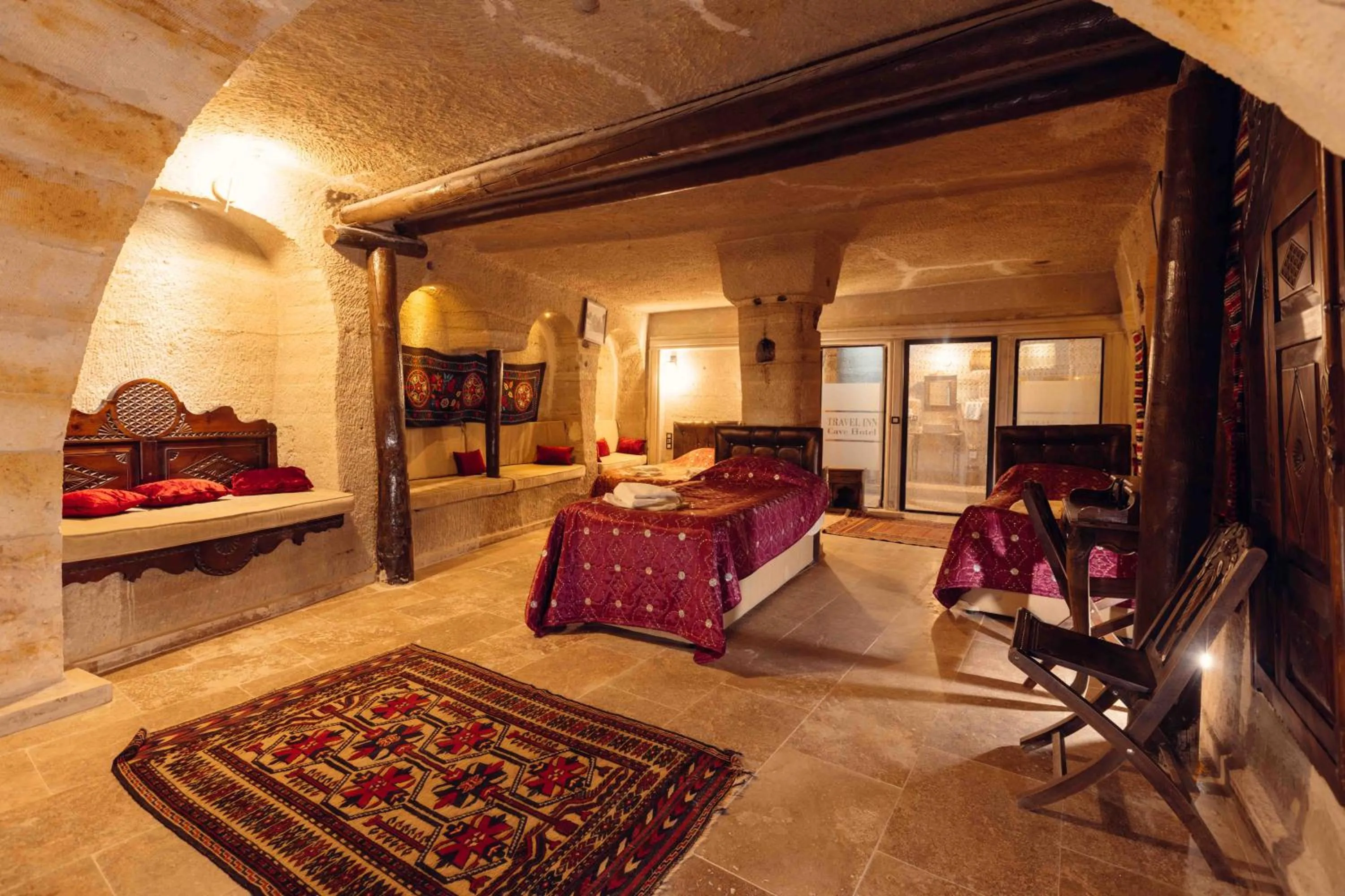 TV and multimedia, Bed in Travel Inn Cave Hotel