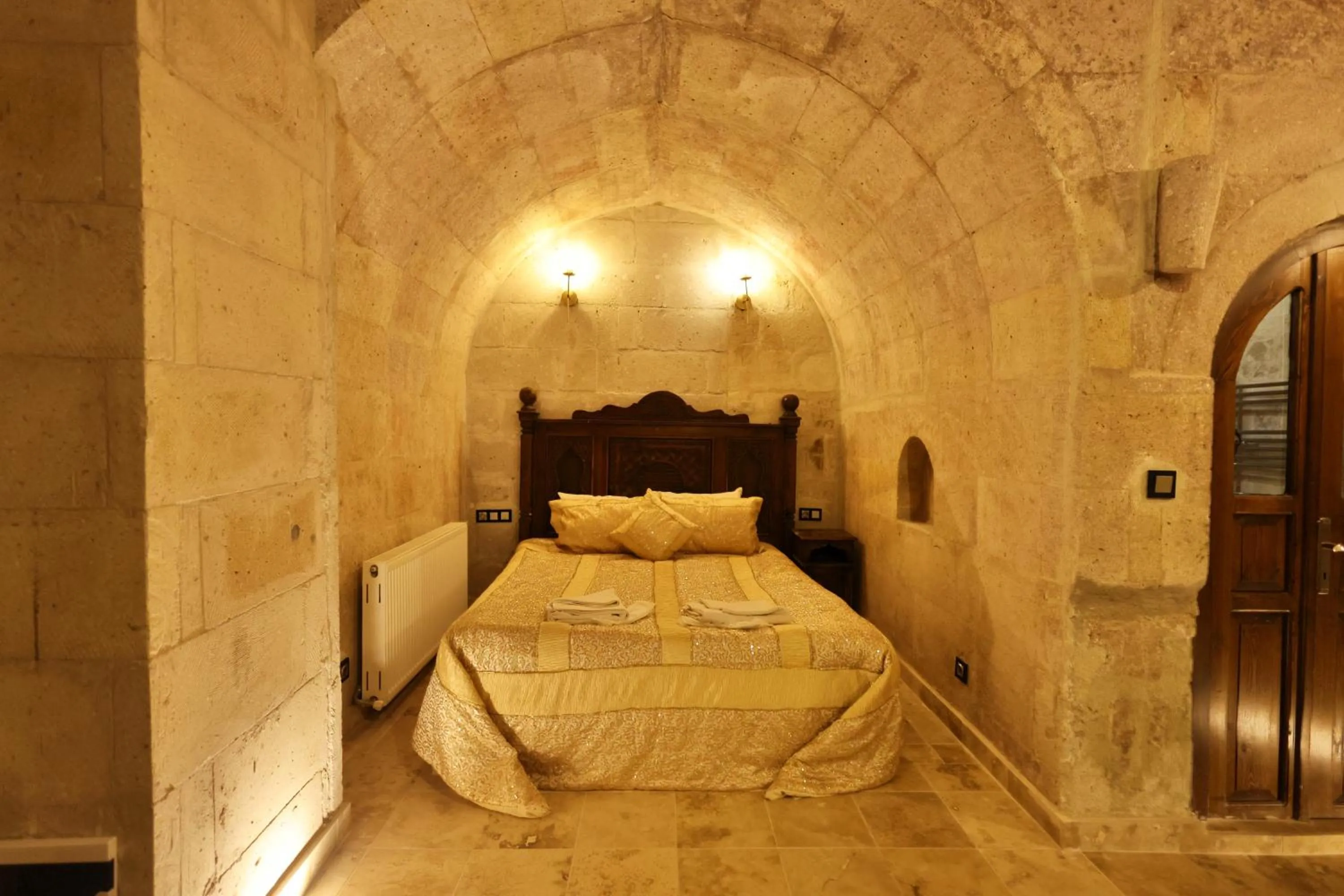 Bedroom, Bed in Travel Inn Cave Hotel