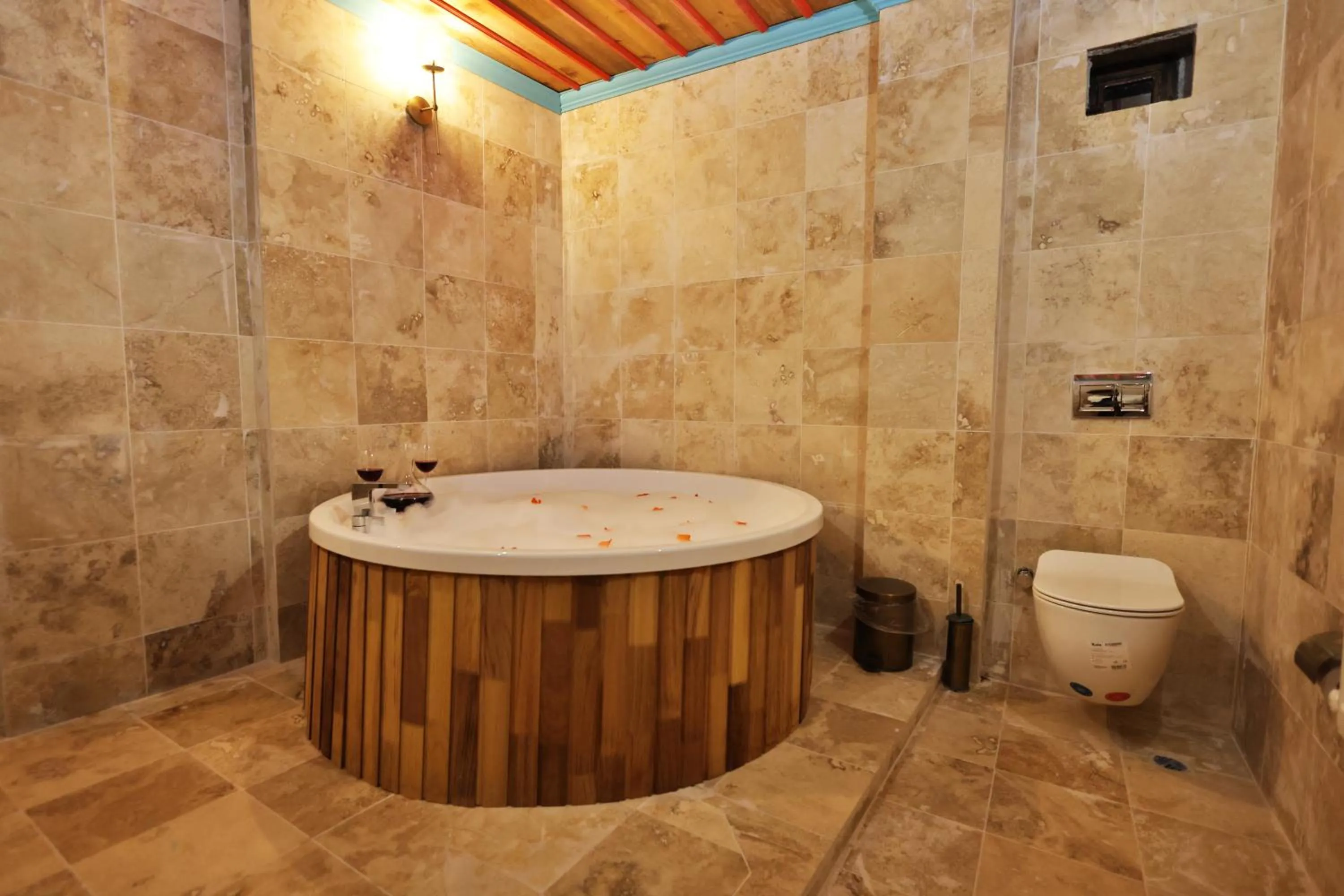 Shower in Travel Inn Cave Hotel