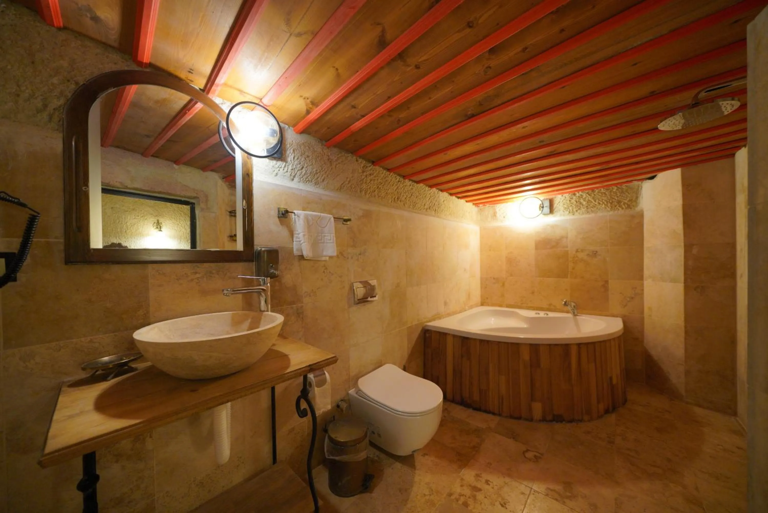 Shower in Travel Inn Cave Hotel